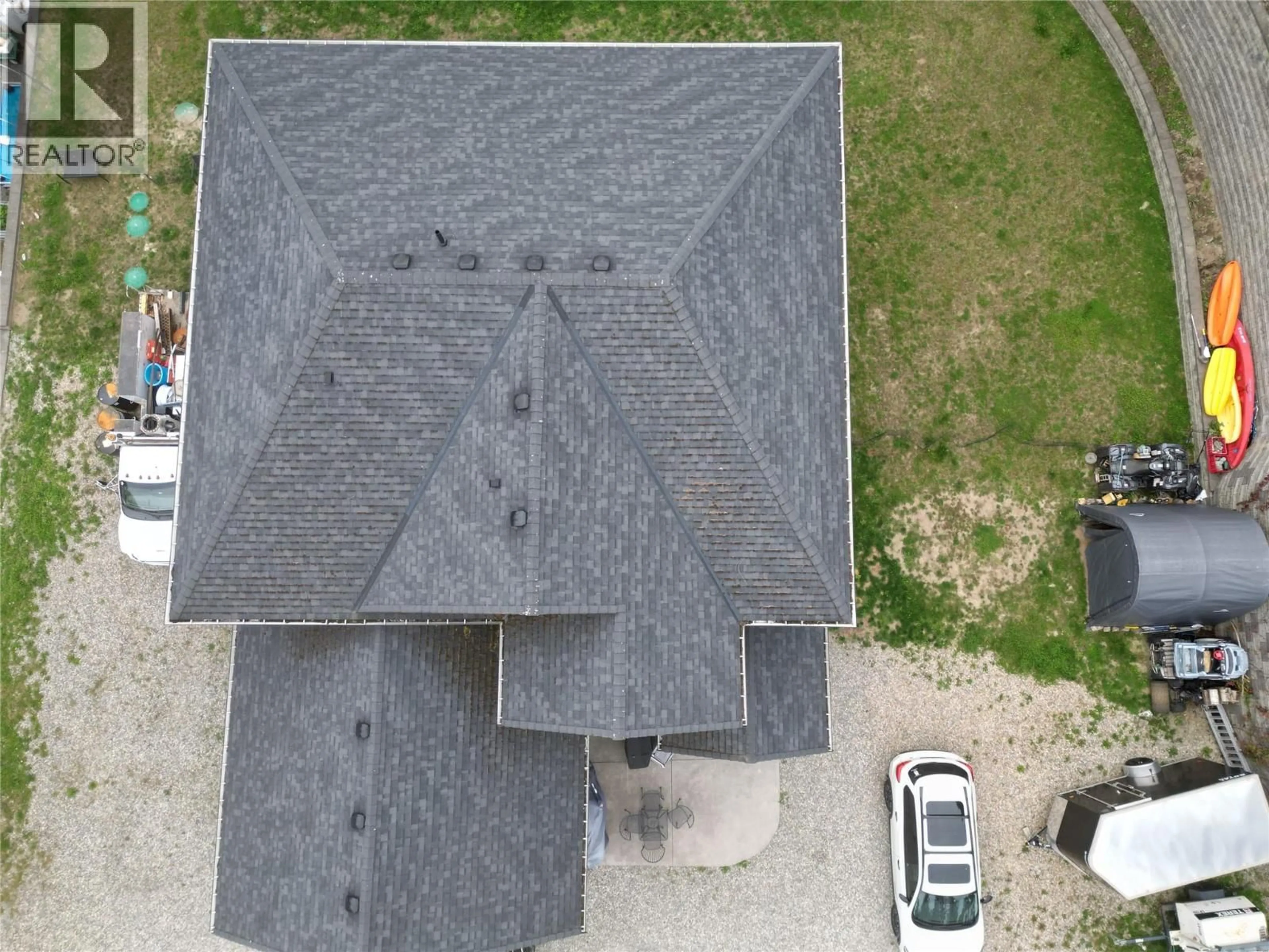 A pic from outside/outdoor area/front of a property/back of a property/a pic from drone, street for 2446 CENTENNIAL DRIVE, Blind Bay British Columbia V0E1H0