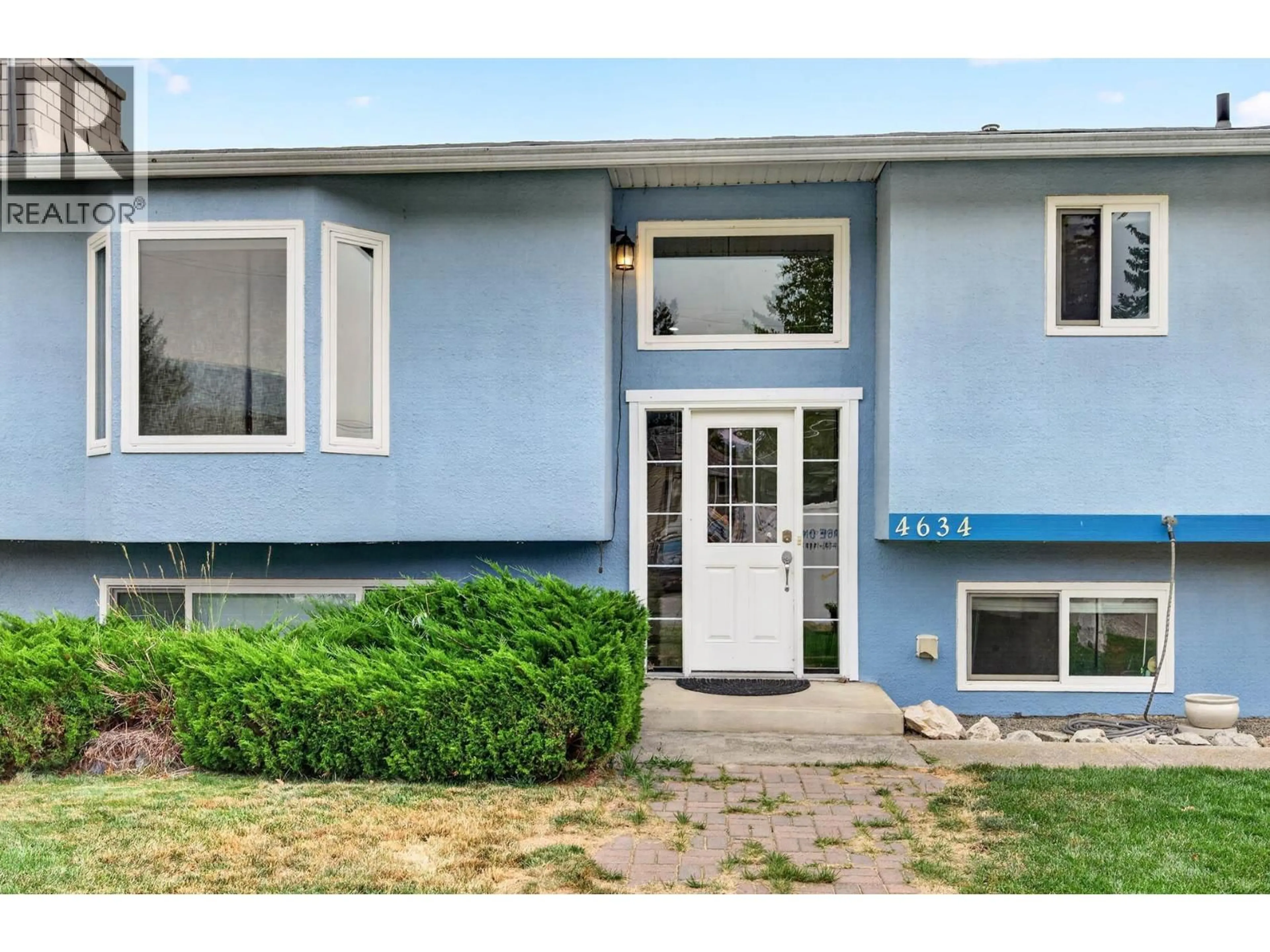 Home with vinyl exterior material, street for 4634 STEVENS DRIVE, Kamloops British Columbia V2H1L5