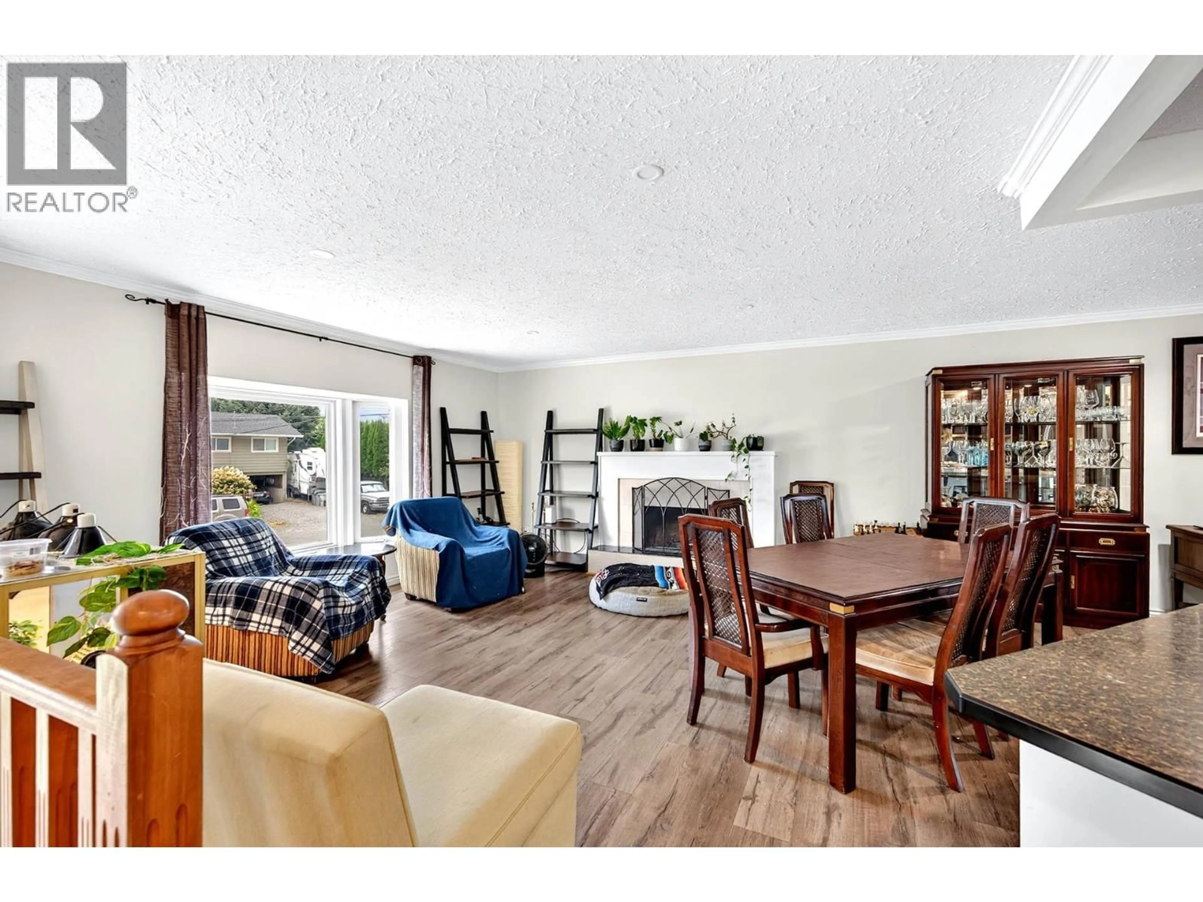 Living room with furniture, wood/laminate floor for 4634 STEVENS DRIVE, Kamloops British Columbia V2H1L5