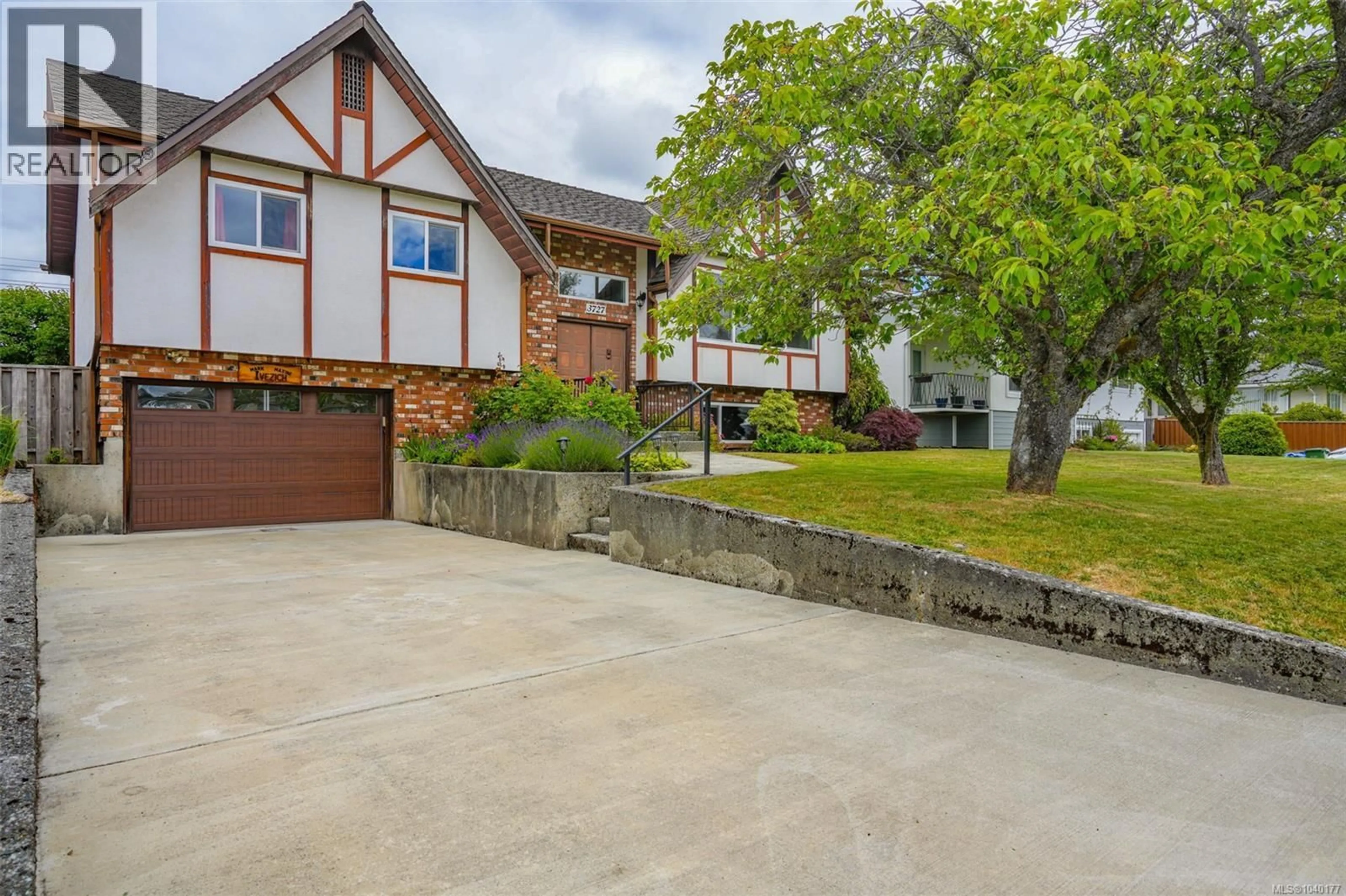A pic from outside/outdoor area/front of a property/back of a property/a pic from drone, street for 3727 MAITLAND STREET, Port Alberni British Columbia V9Y3X4