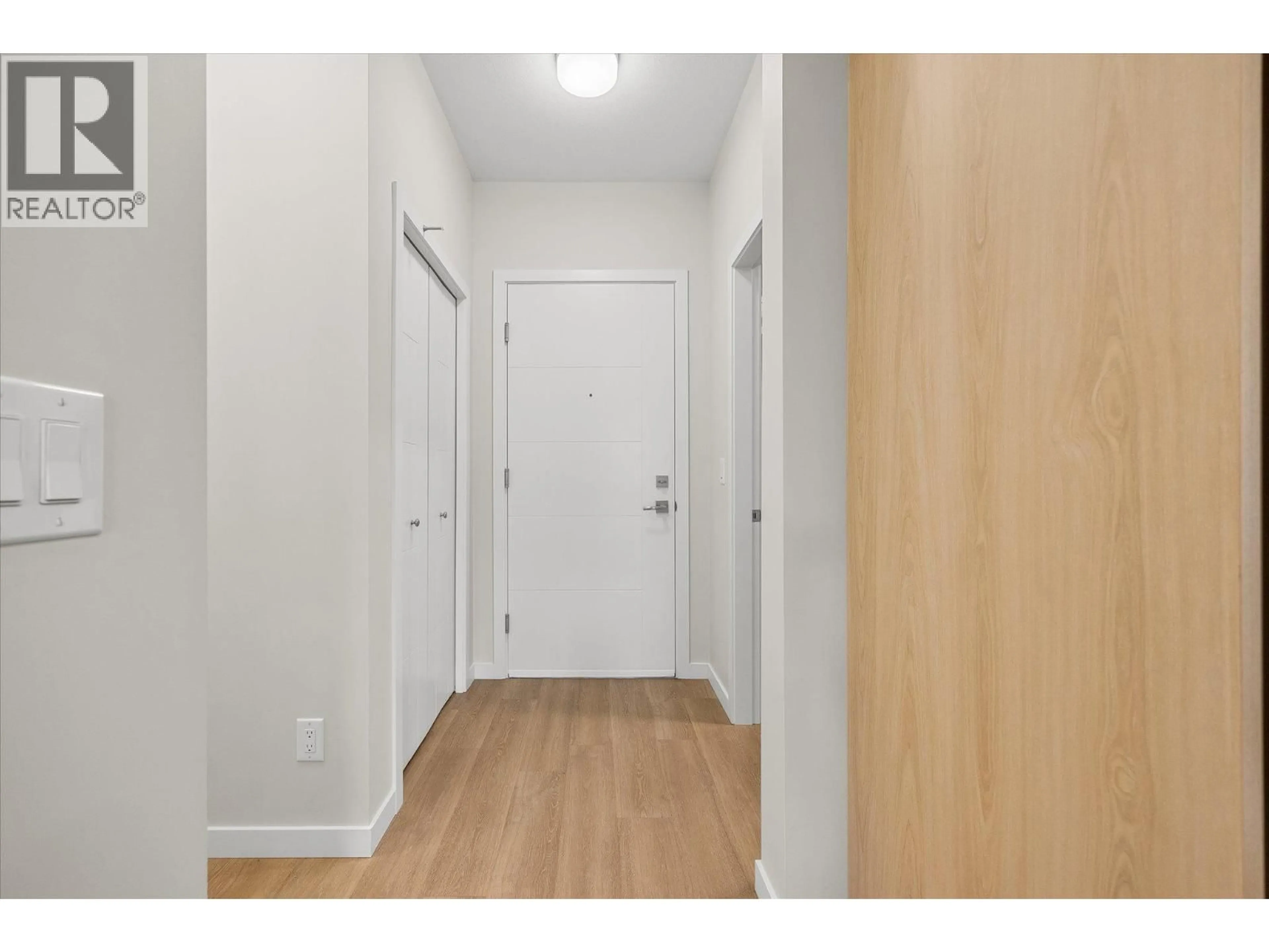 Indoor entryway for 203 - 2301 CARRINGTON ROAD, West Kelowna British Columbia V4T3K8
