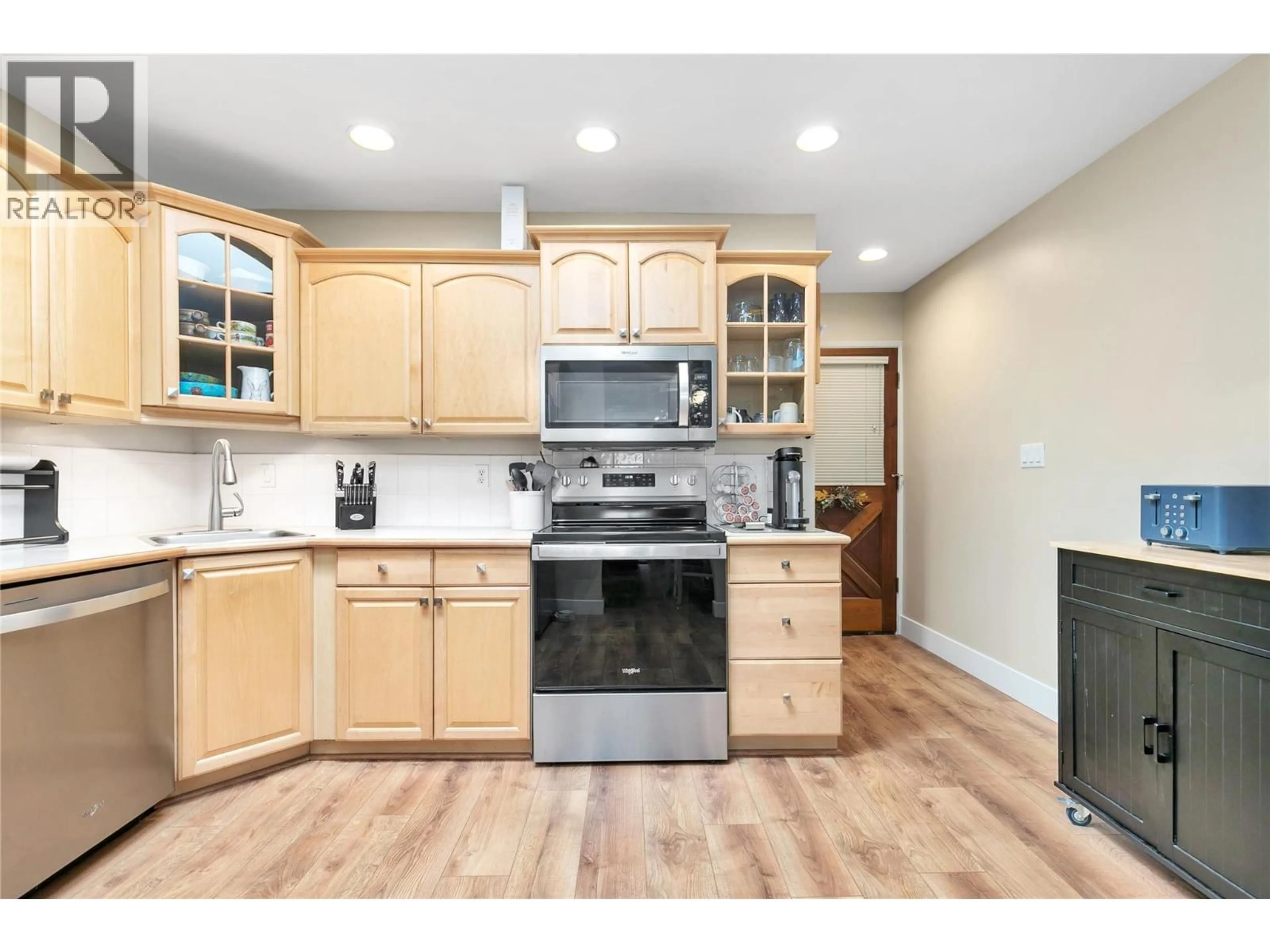 Open concept kitchen, wood/laminate floor for 209 - 1660 UFTON COURT, Kelowna British Columbia V1Y8G7