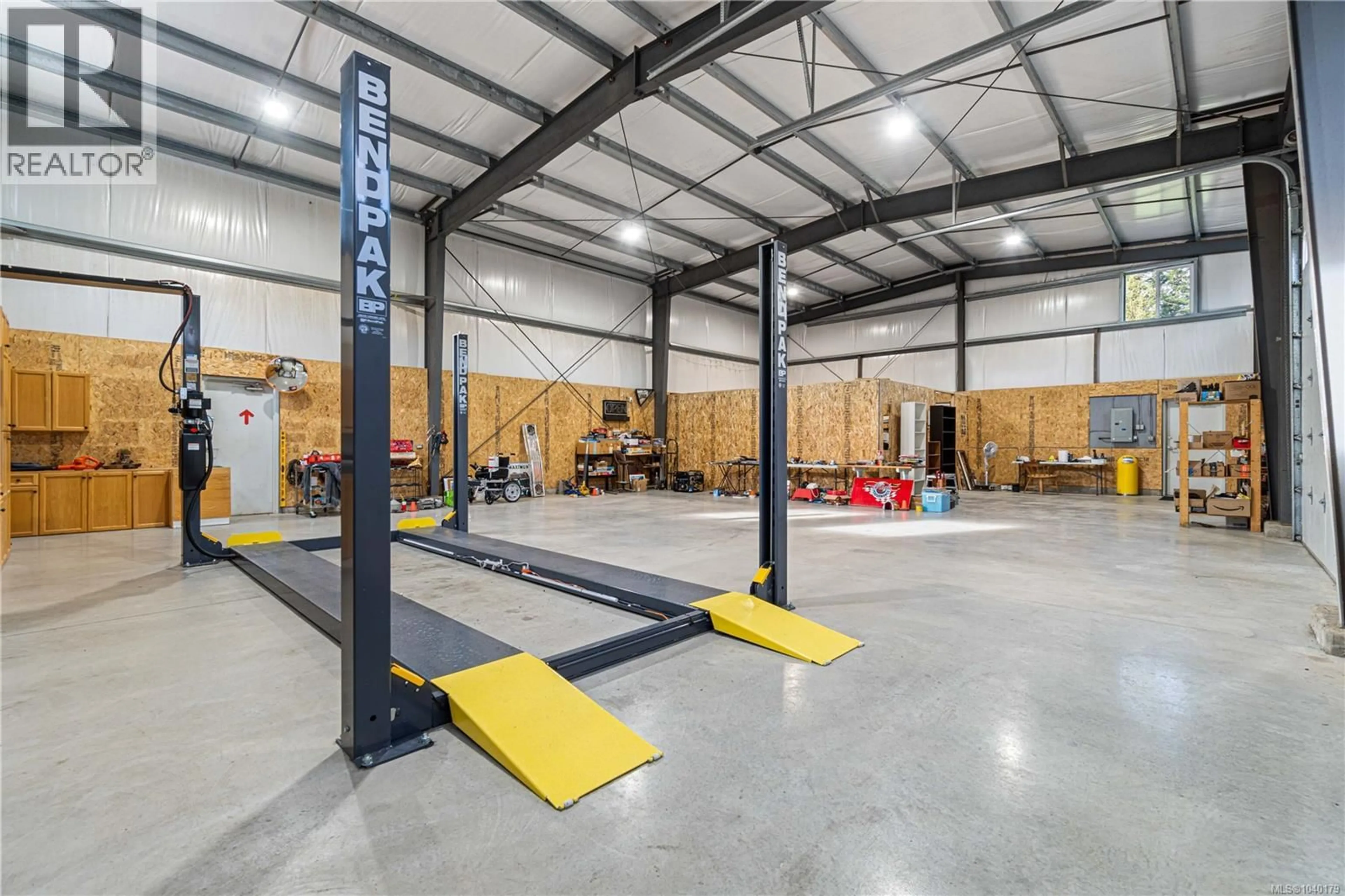 Indoor garage for 1143 BELLEVUE ROAD, Parksville British Columbia V9P2C4