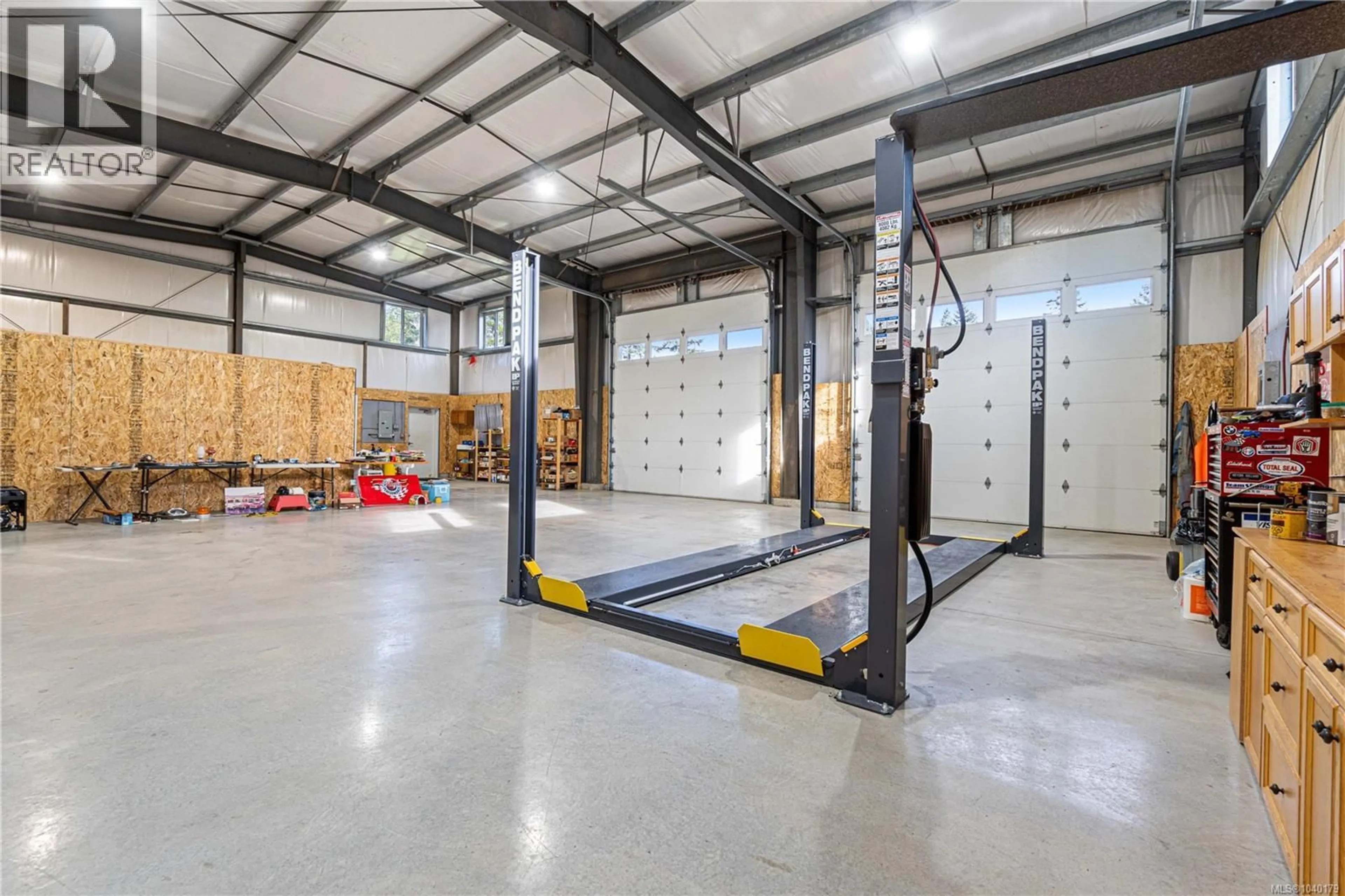 Indoor garage for 1143 BELLEVUE ROAD, Parksville British Columbia V9P2C4