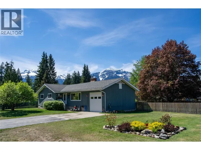 1669 HIOB ROAD, Revelstoke 2