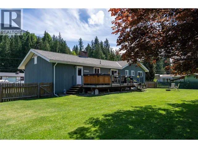 1669 HIOB ROAD, Revelstoke 4