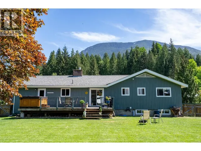 1669 HIOB ROAD, Revelstoke 5