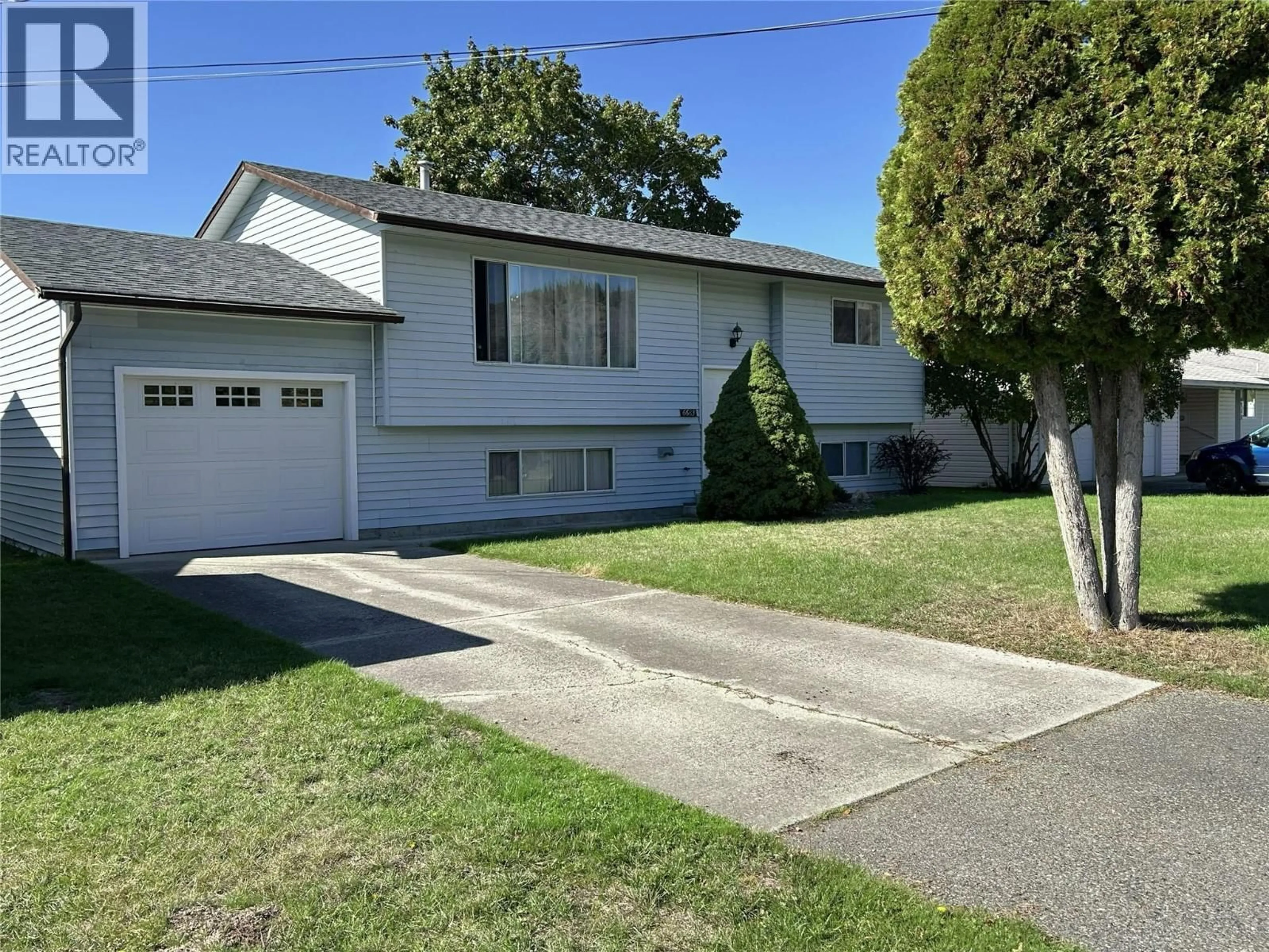 Home with vinyl exterior material, street for 6683 18TH STREET, Grand Forks British Columbia V0H1H0