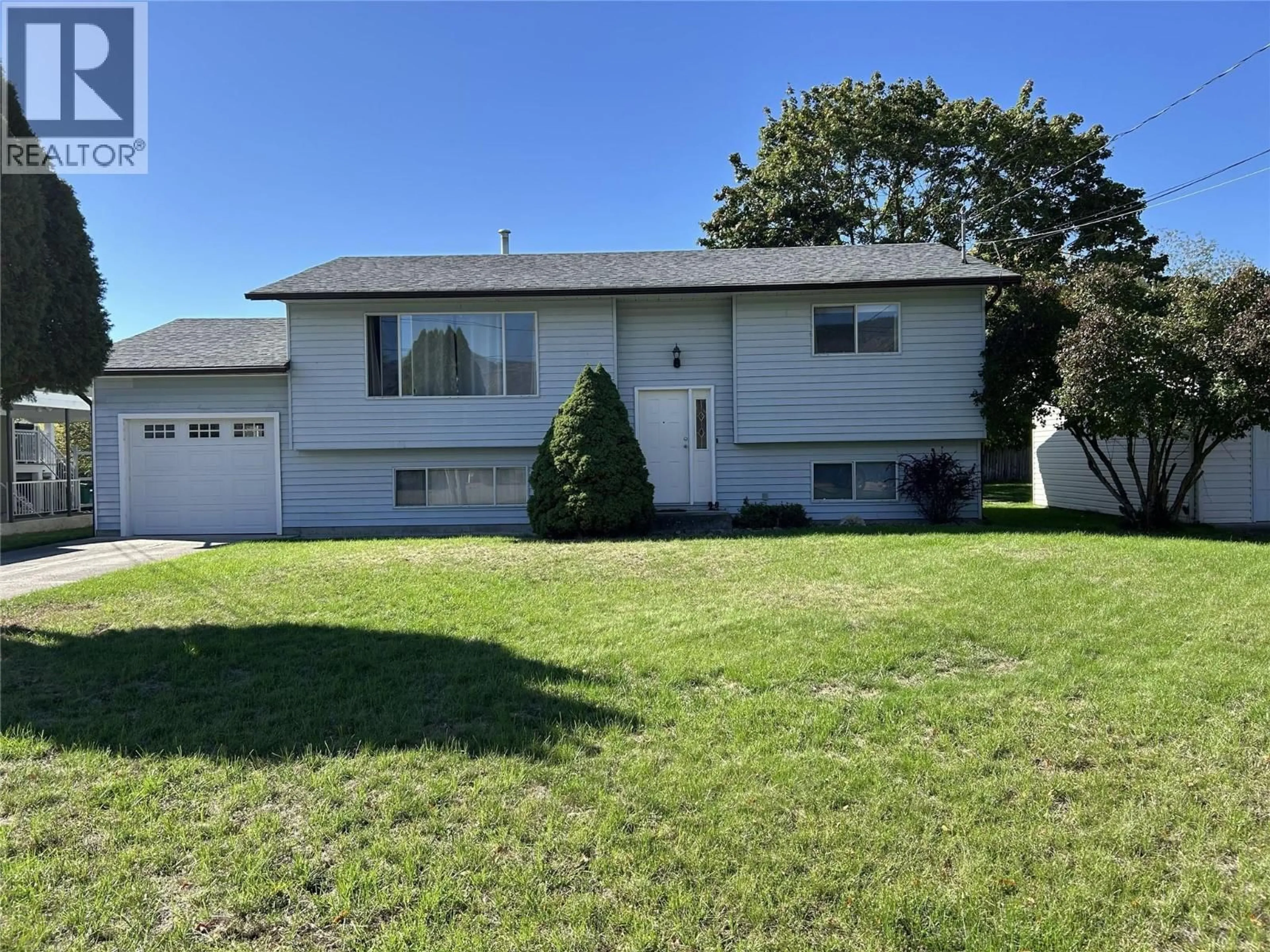 Home with vinyl exterior material, street for 6683 18TH STREET, Grand Forks British Columbia V0H1H0