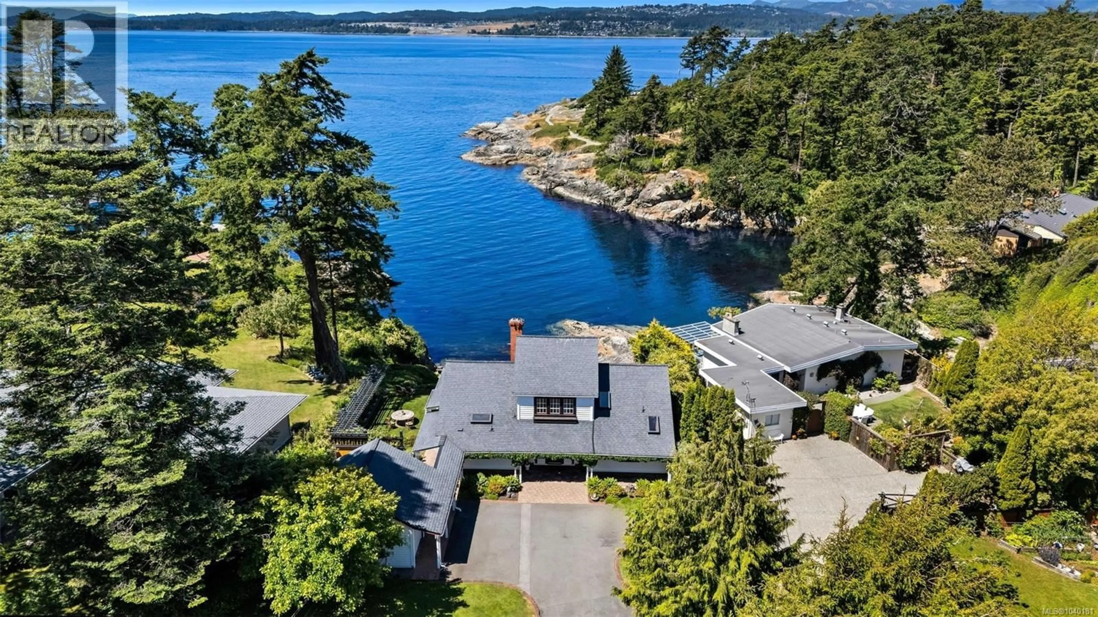 A pic from outside/outdoor area/front of a property/back of a property/a pic from drone, water/lake/river/ocean view for 330 PLASKETT PLACE, Esquimalt British Columbia V9A6G4