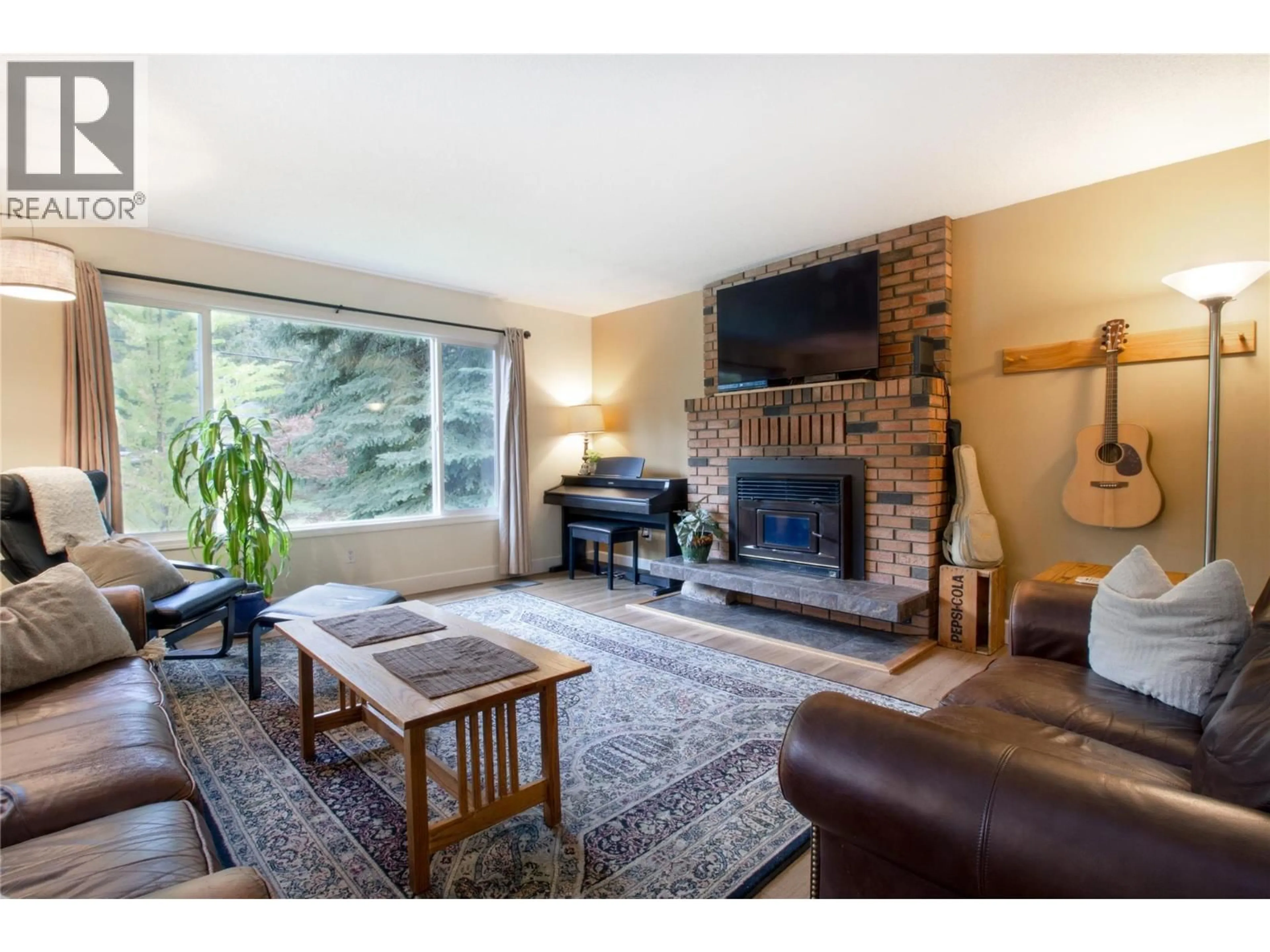 Living room with furniture, wood/laminate floor for 1621 BIRCH DRIVE, Revelstoke British Columbia V0E2S1