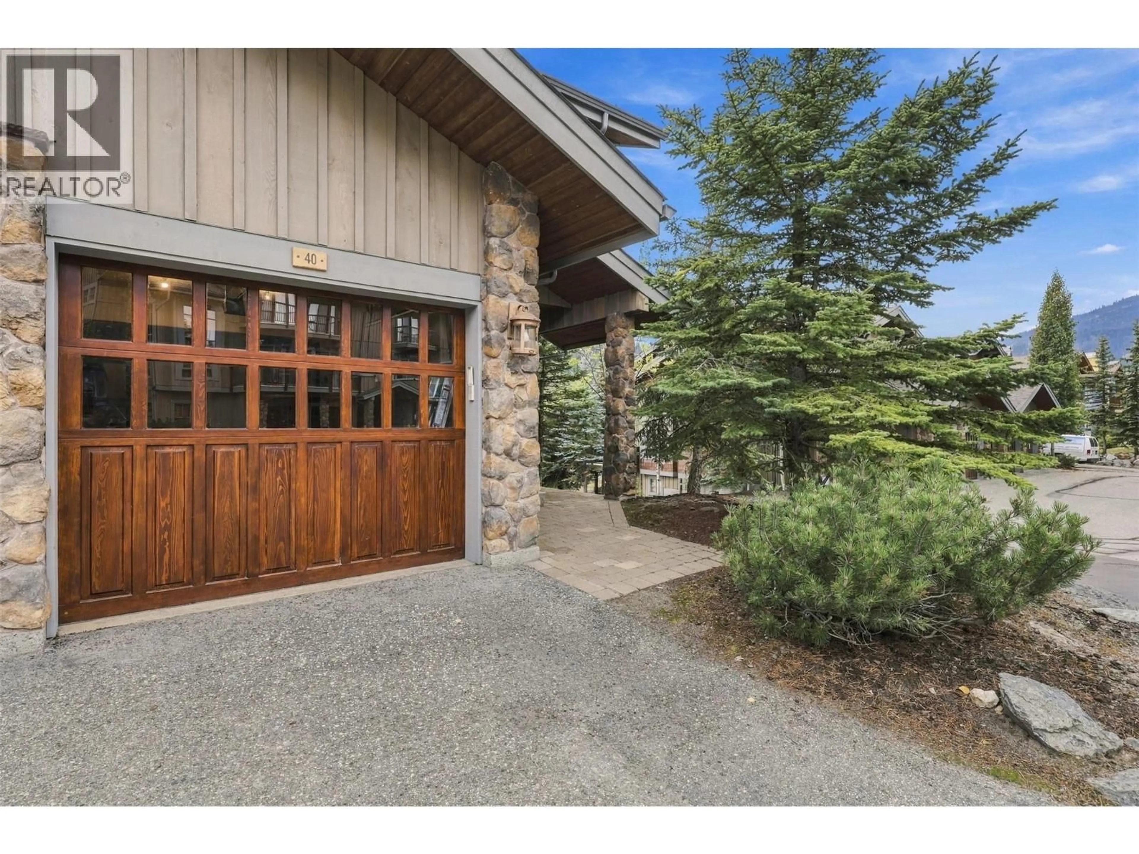 Indoor entryway for 40 - 6015 VALLEY DRIVE, Sun Peaks British Columbia V0E5N0