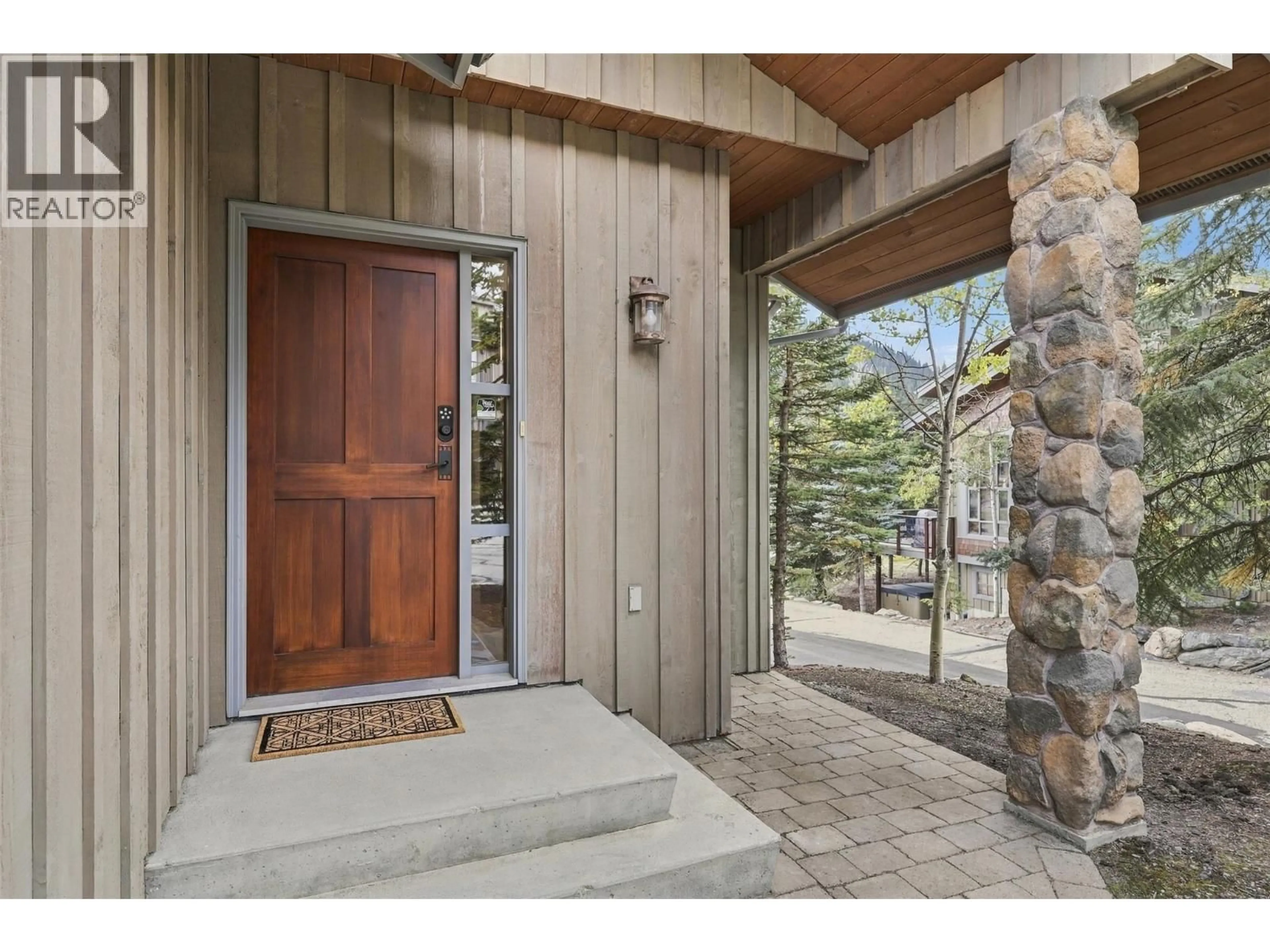Indoor entryway for 40 - 6015 VALLEY DRIVE, Sun Peaks British Columbia V0E5N0