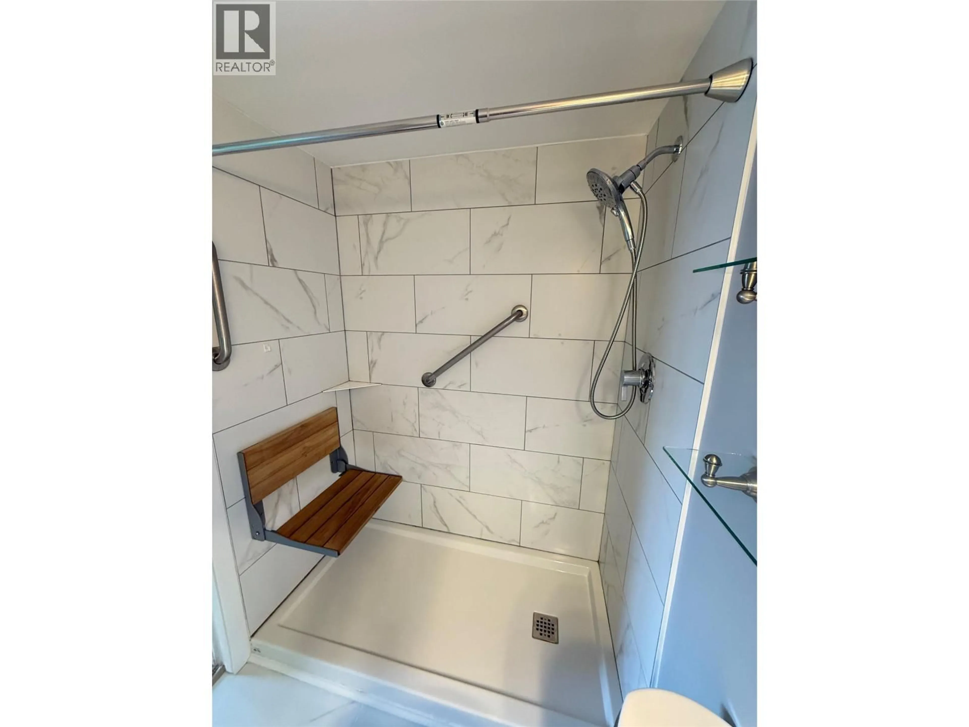 Contemporary bathroom, ceramic/tile floor for 314 - 1120 HUGH ALLAN DRIVE, Kamloops British Columbia V1S0B5