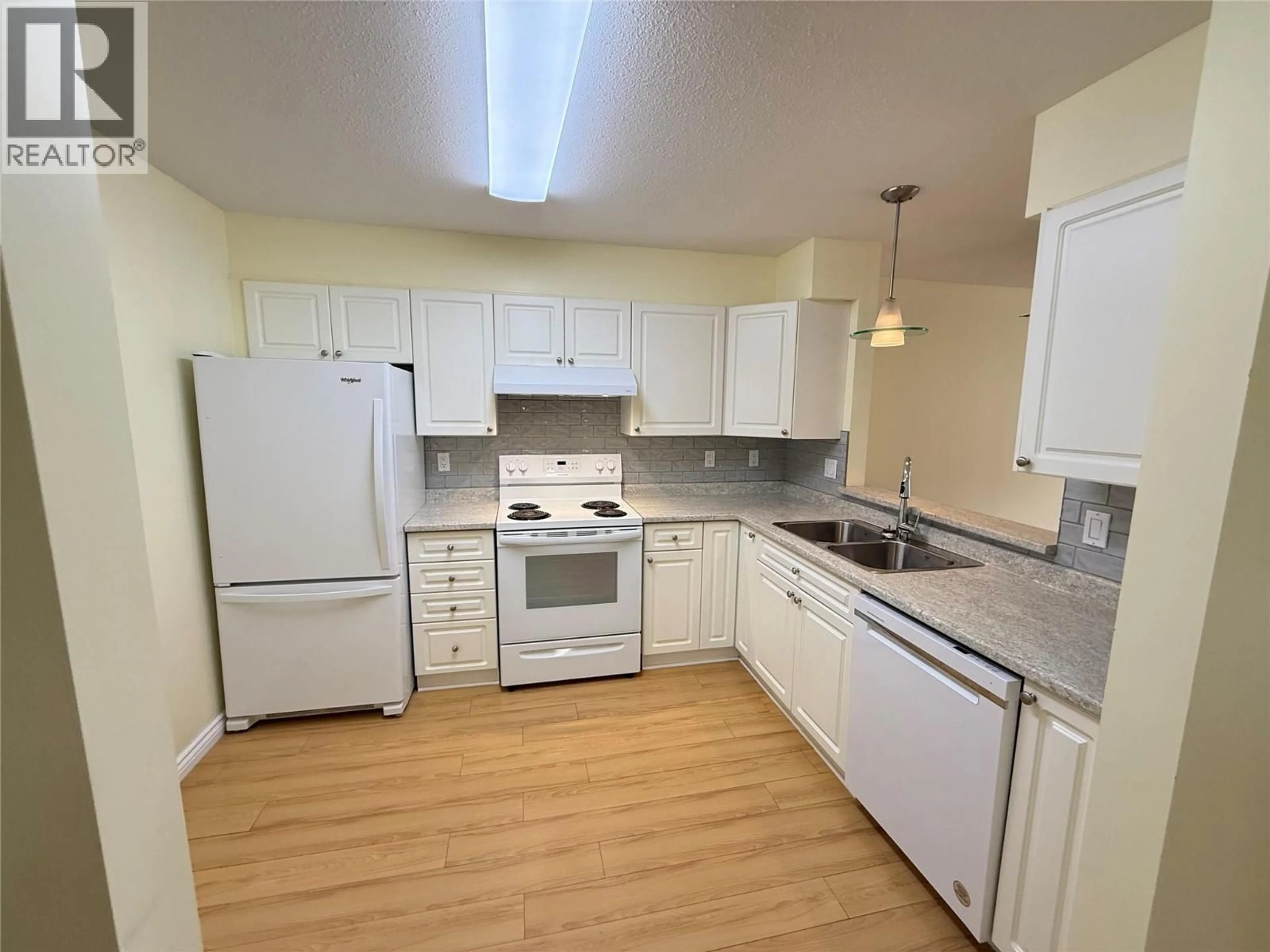Standard kitchen, unknown for 314 - 1120 HUGH ALLAN DRIVE, Kamloops British Columbia V1S0B5