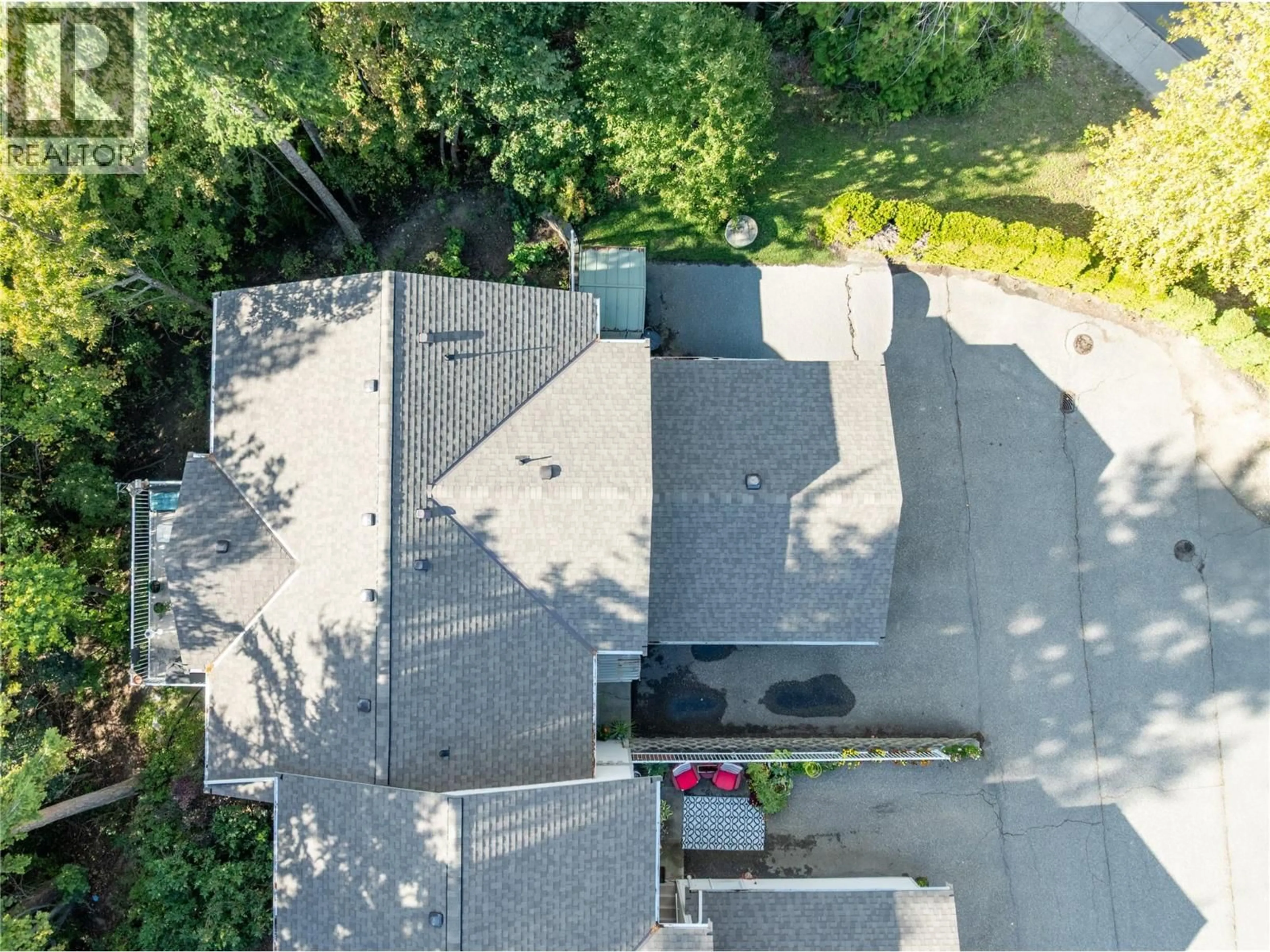 A pic from outside/outdoor area/front of a property/back of a property/a pic from drone, unknown for 32 - 171 17 STREET SOUTHEAST, Salmon Arm British Columbia V1E1P8