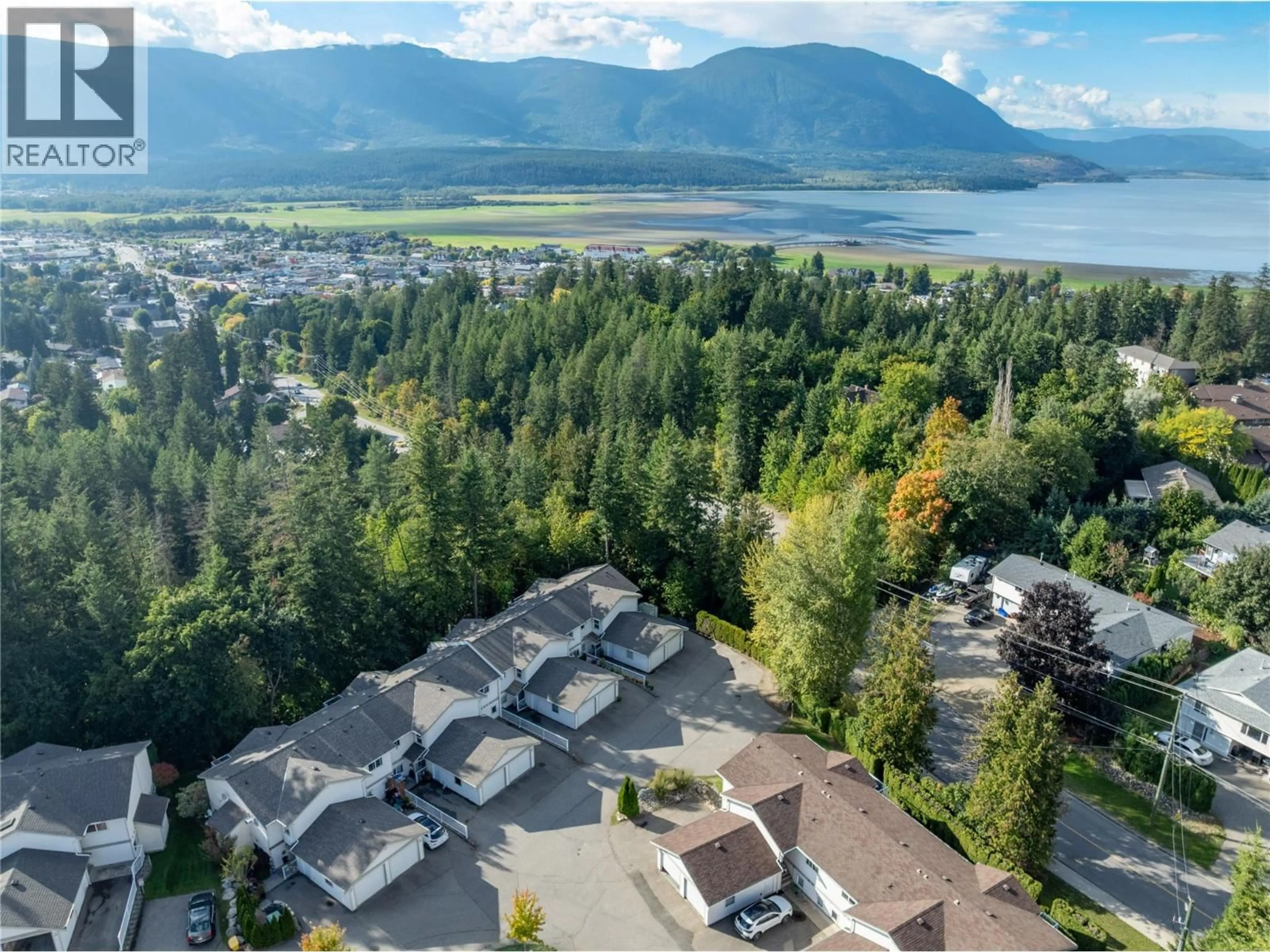A pic from outside/outdoor area/front of a property/back of a property/a pic from drone, unknown for 32 - 171 17 STREET SOUTHEAST, Salmon Arm British Columbia V1E1P8