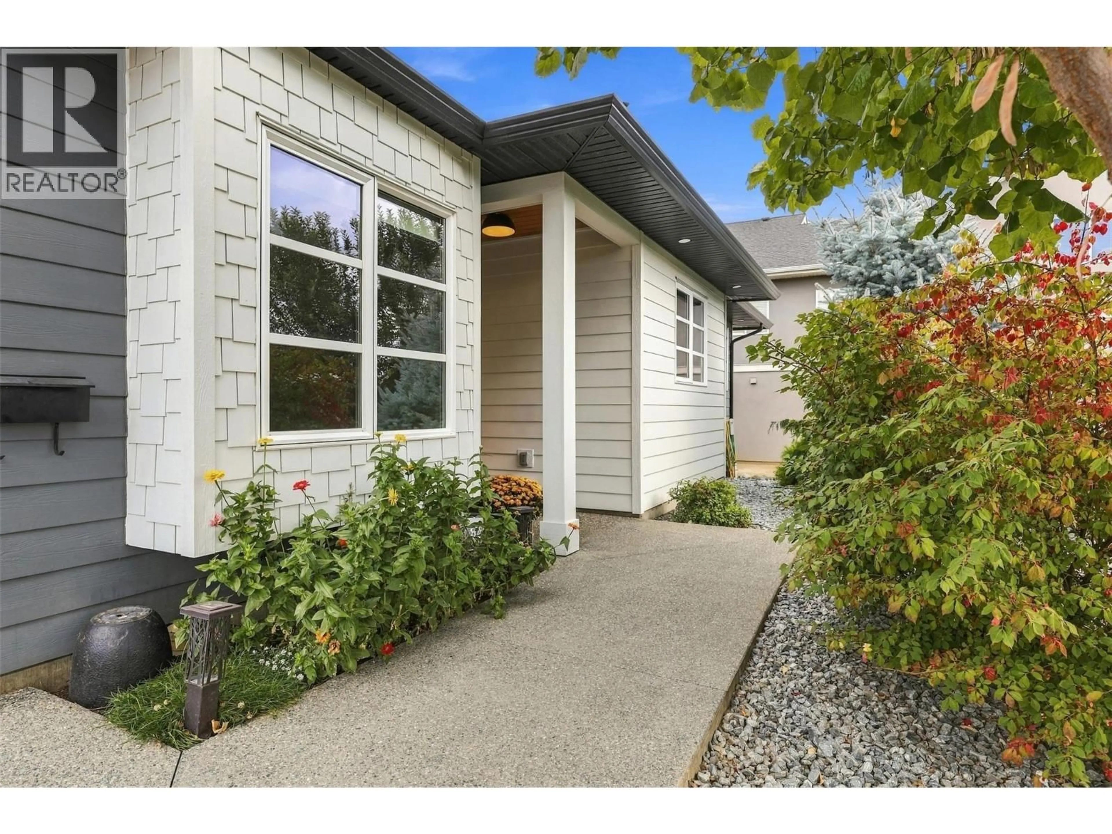 Home with vinyl exterior material, street for 1848 PARKCREST AVENUE, Kamloops British Columbia V2B4W9