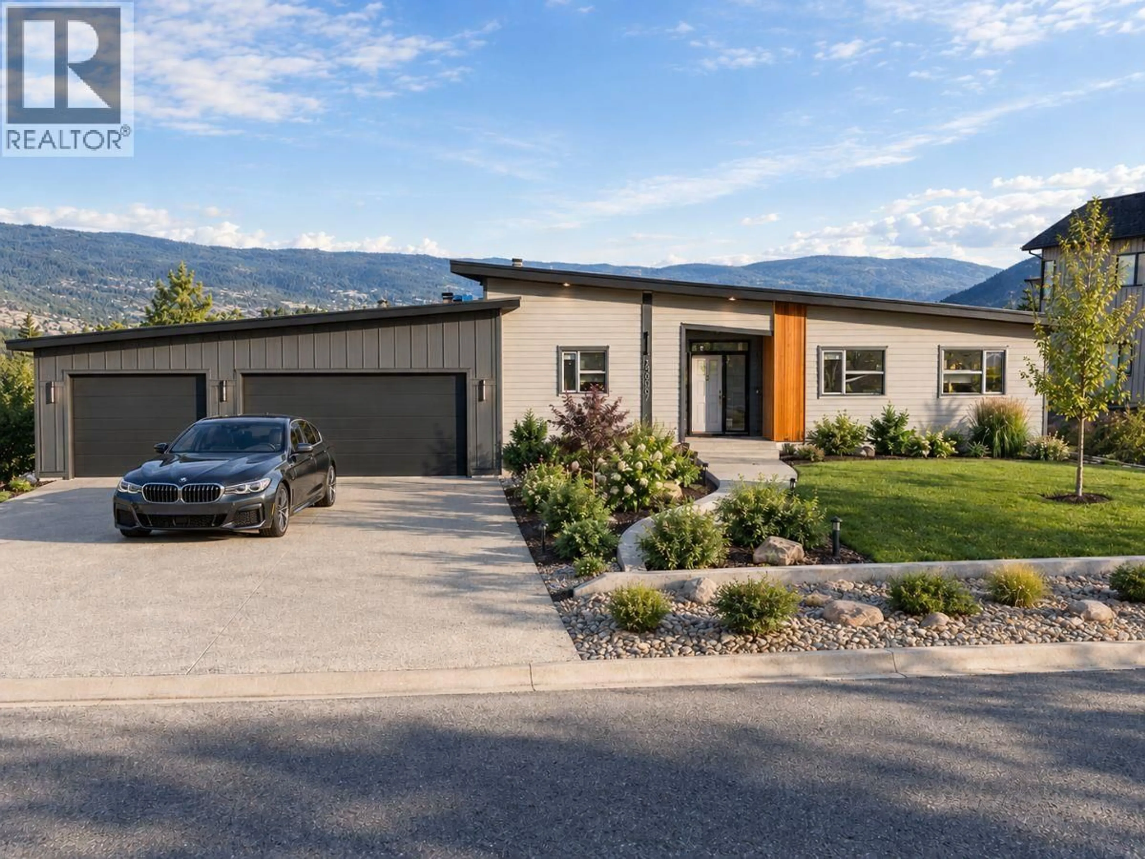 Home with vinyl exterior material, mountain view for 17587 SANBORN STREET, Summerland British Columbia V0H1Z3