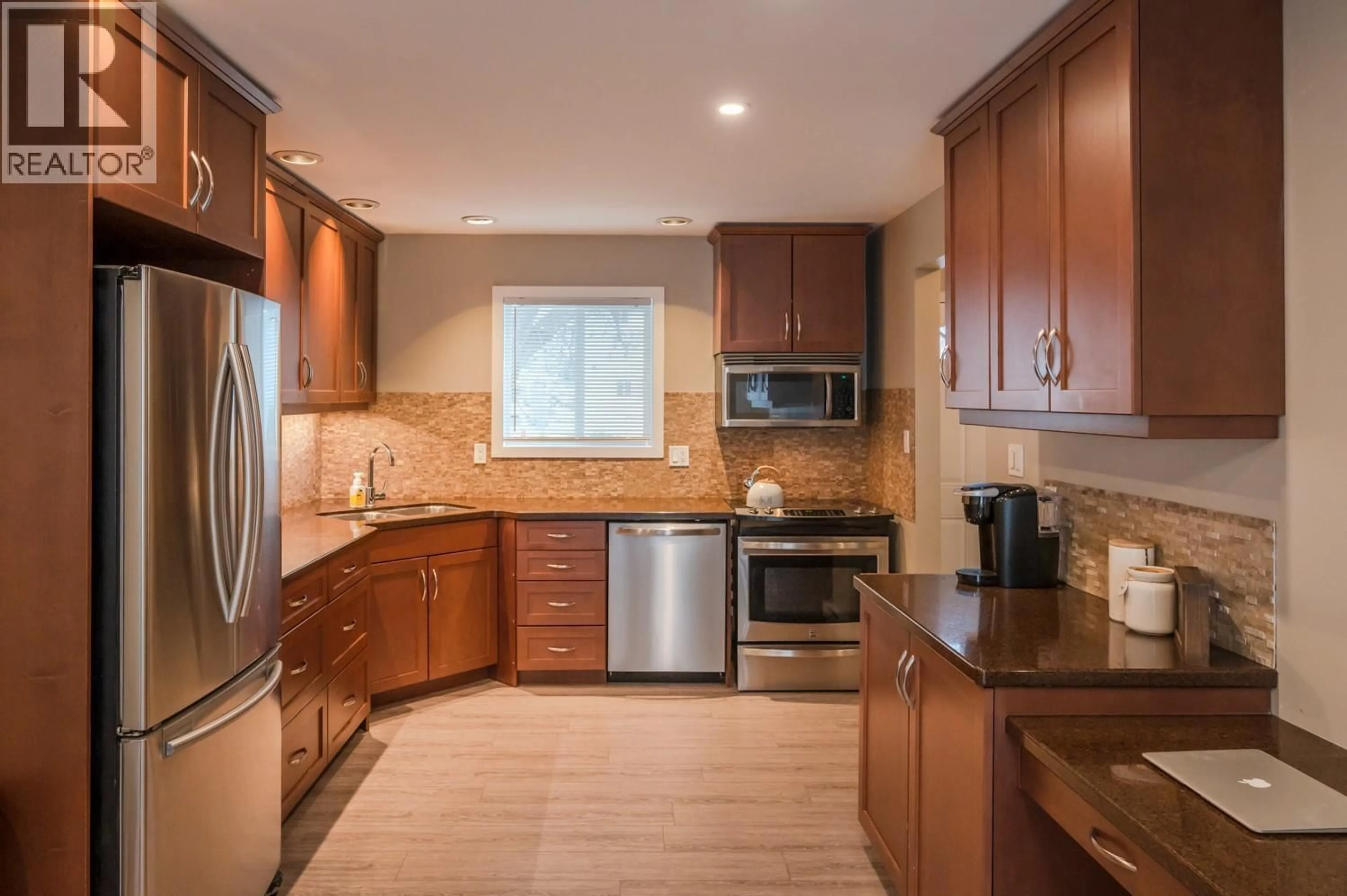 Standard kitchen, ceramic/tile floor for 114 - 3004 SOUTH MAIN STREET, Penticton British Columbia V2A5J6