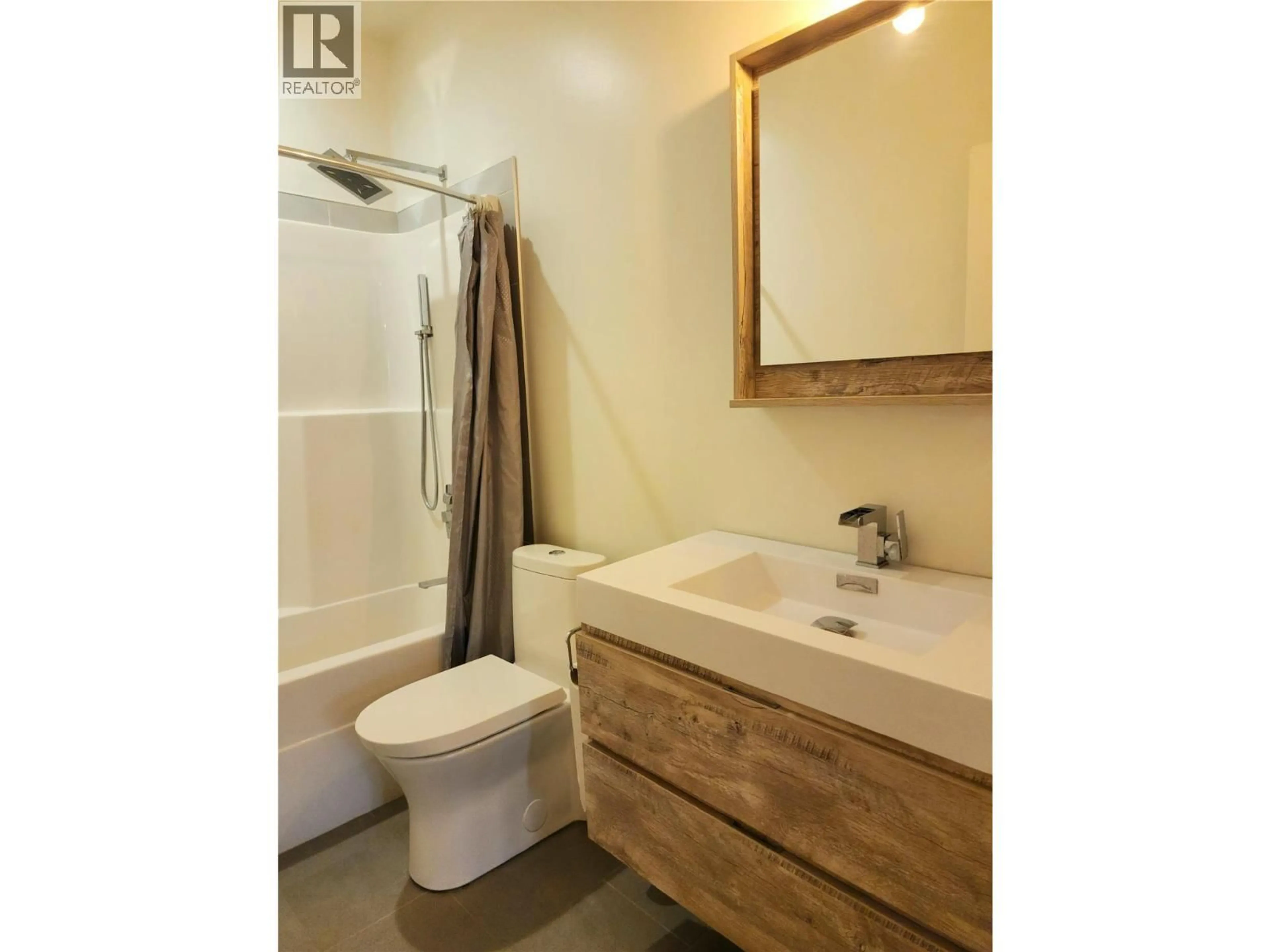 Standard bathroom, unknown for 765 KPOKL ROAD, Invermere British Columbia V0A1K4
