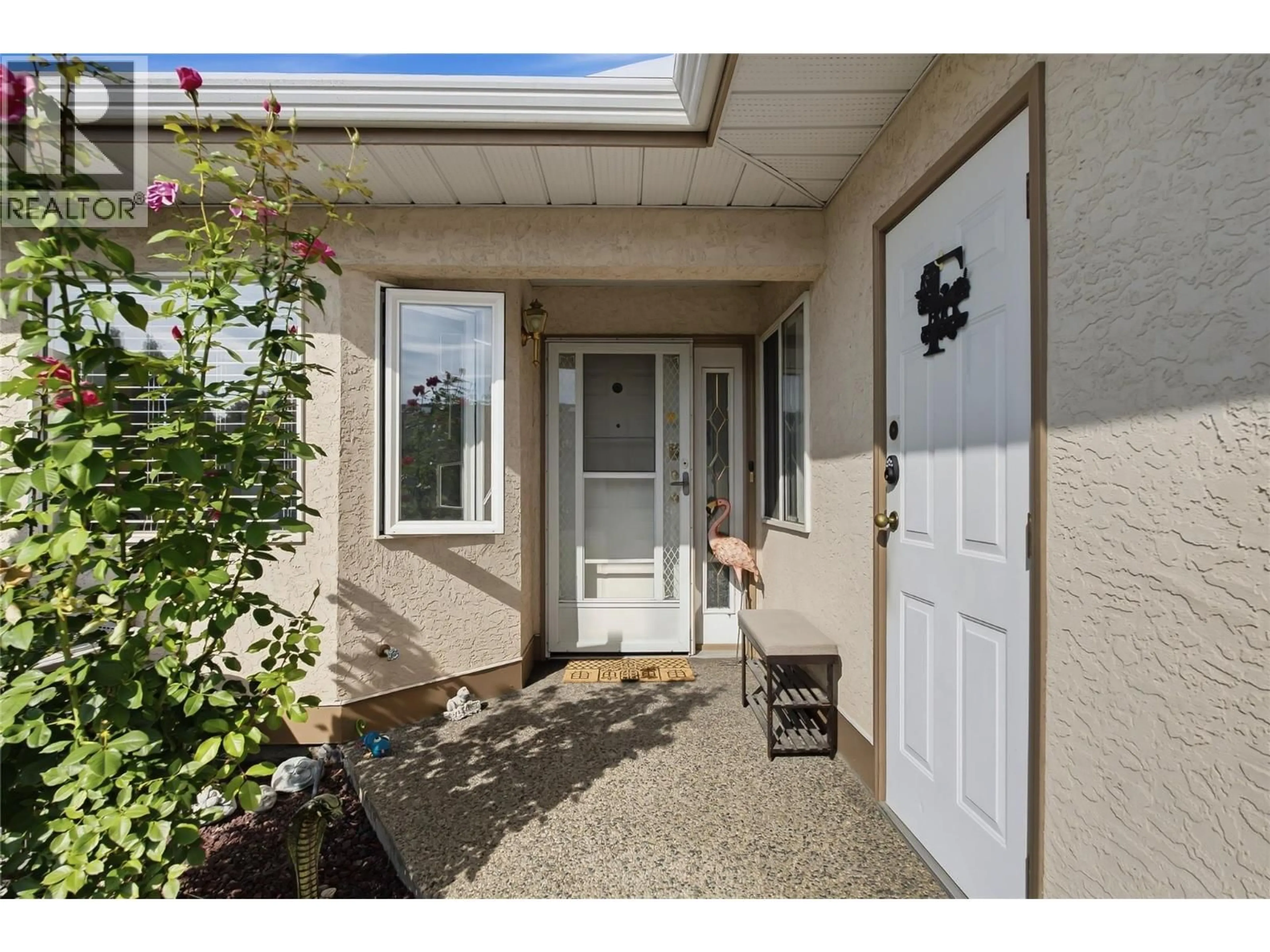 Indoor entryway for 32 - 1874 PARKVIEW CRESCENT, Kelowna British Columbia V1X7G6