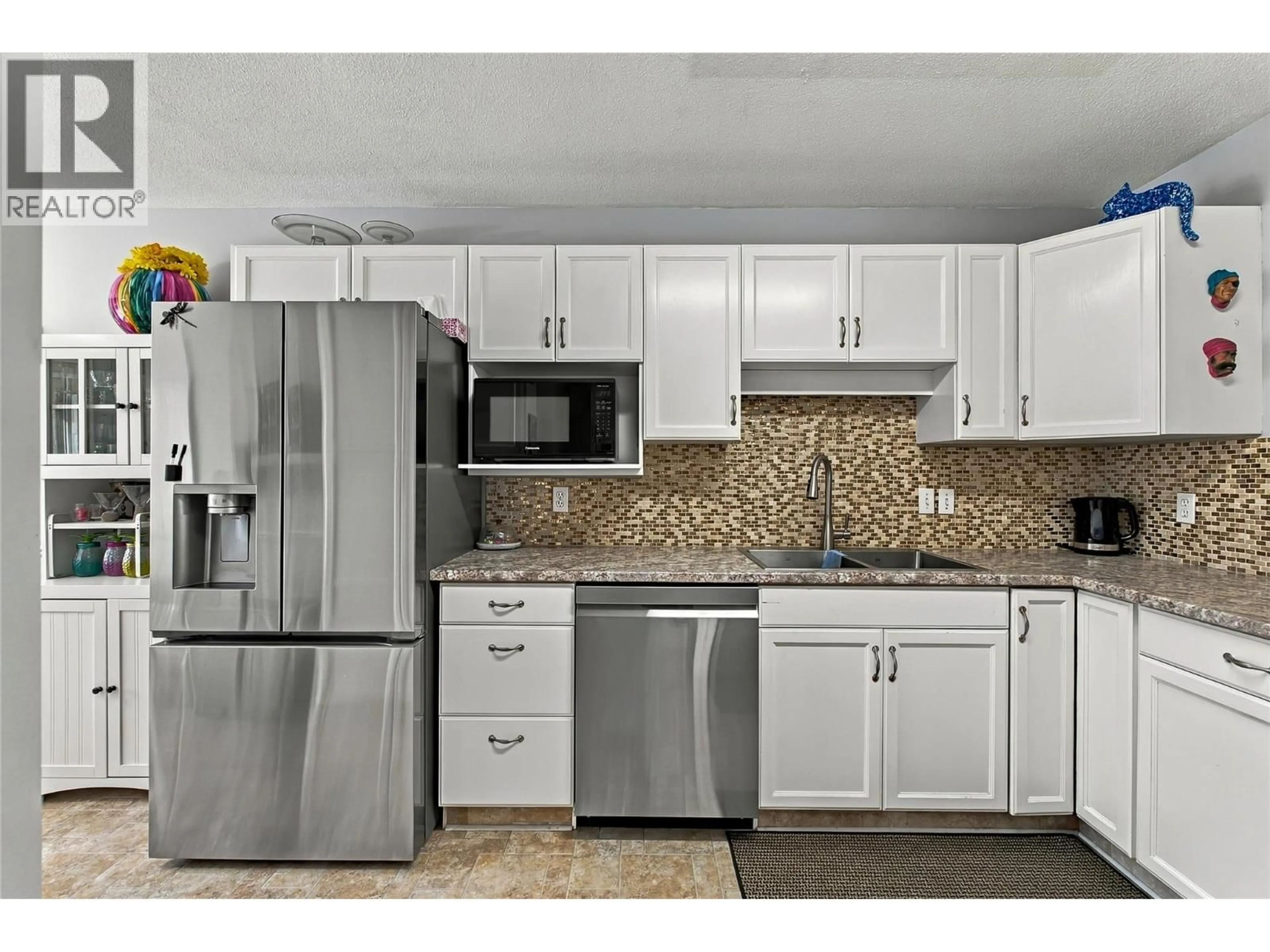 Standard kitchen, ceramic/tile floor for 32 - 1874 PARKVIEW CRESCENT, Kelowna British Columbia V1X7G6