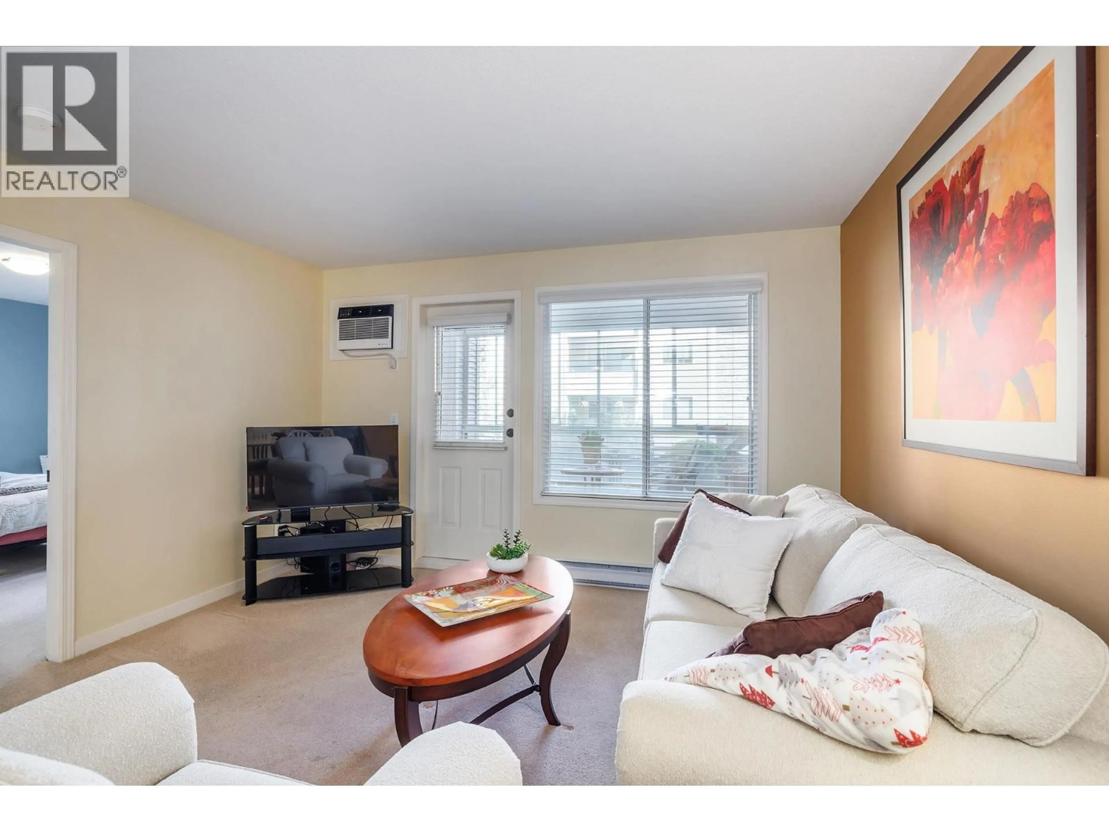 Living room with furniture, unknown for 111 - 920 GLENWOOD AVENUE, Kelowna British Columbia V1Y9P2