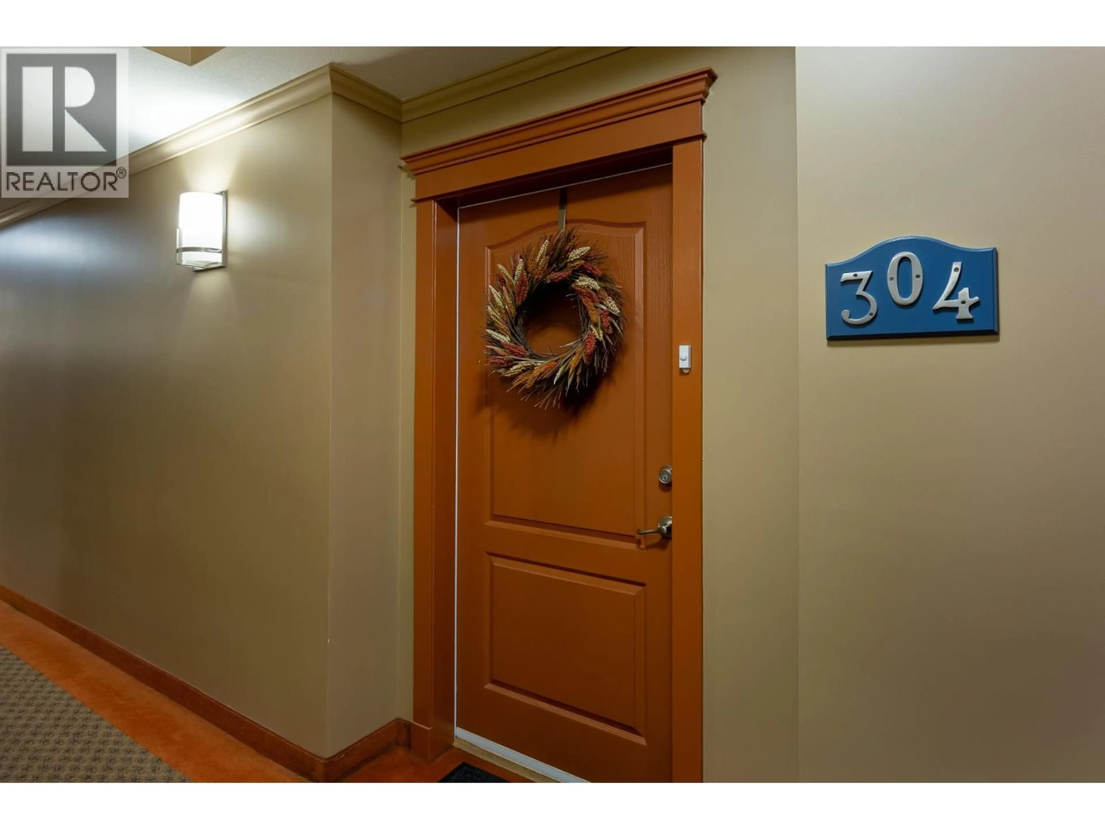 Indoor foyer for 304 - 303 WHITMAN ROAD, Kelowna British Columbia V1V2P3