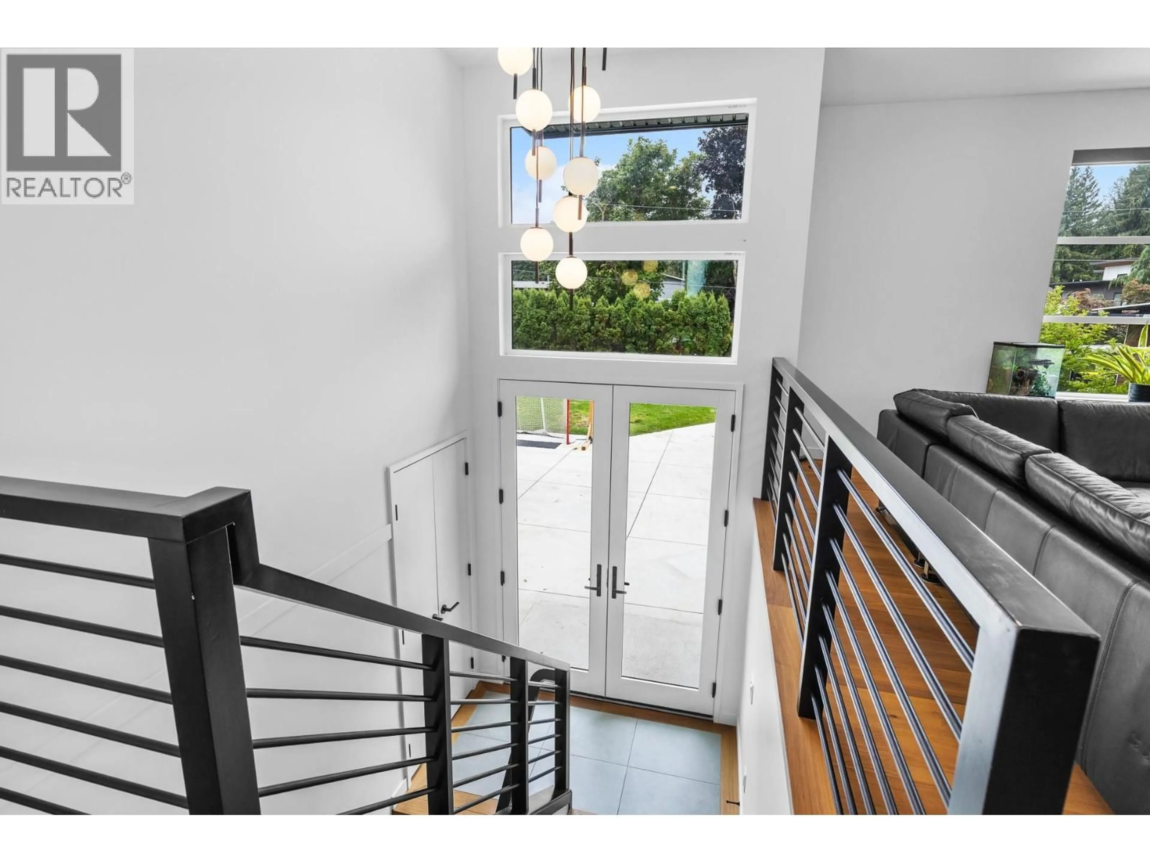 Indoor entryway for 624 BONJOU ROAD, Kelowna British Columbia V1W1M5