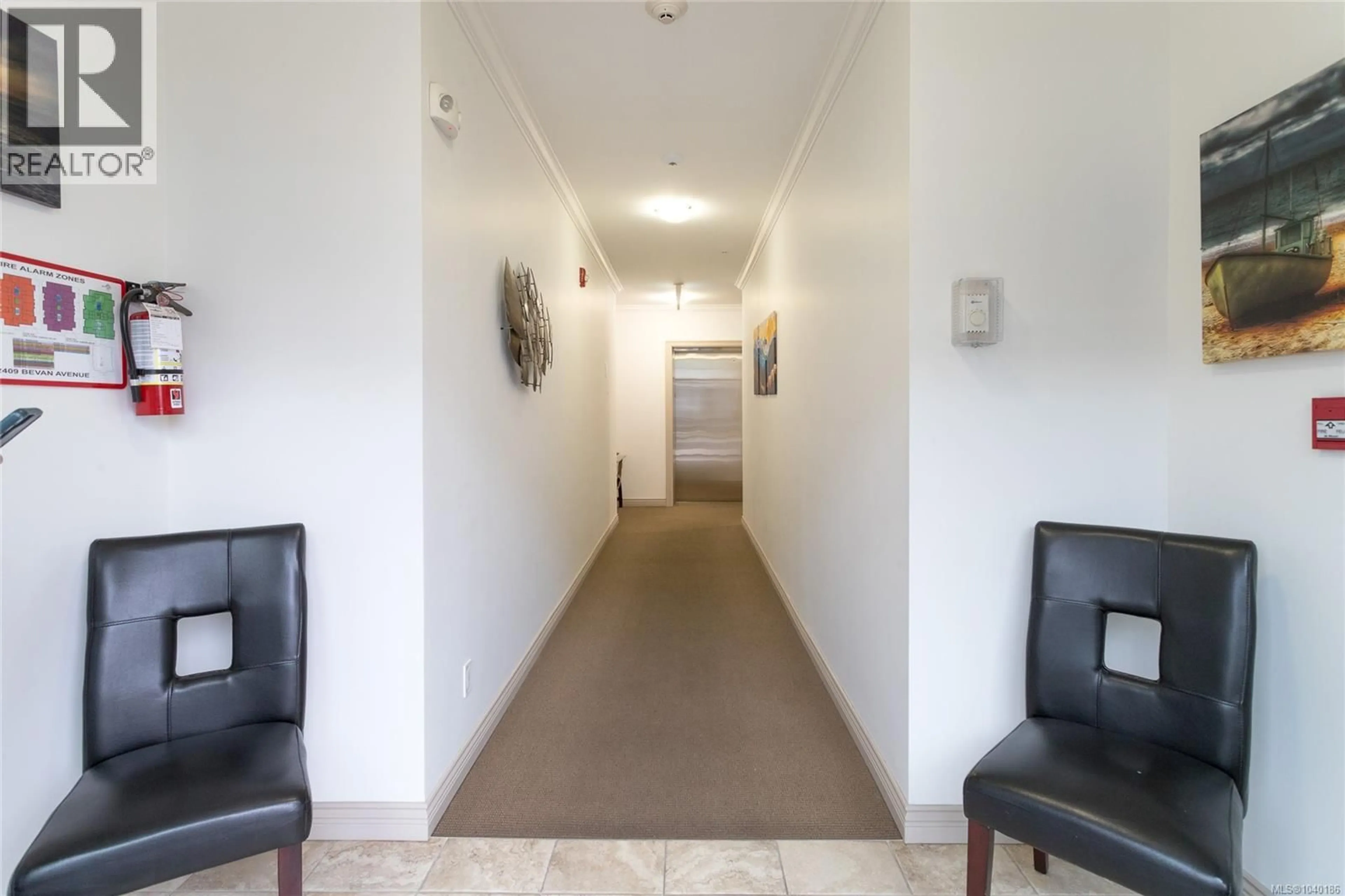 Indoor foyer for 308 - 2409 BEVAN AVENUE, Sidney British Columbia V8L0C3