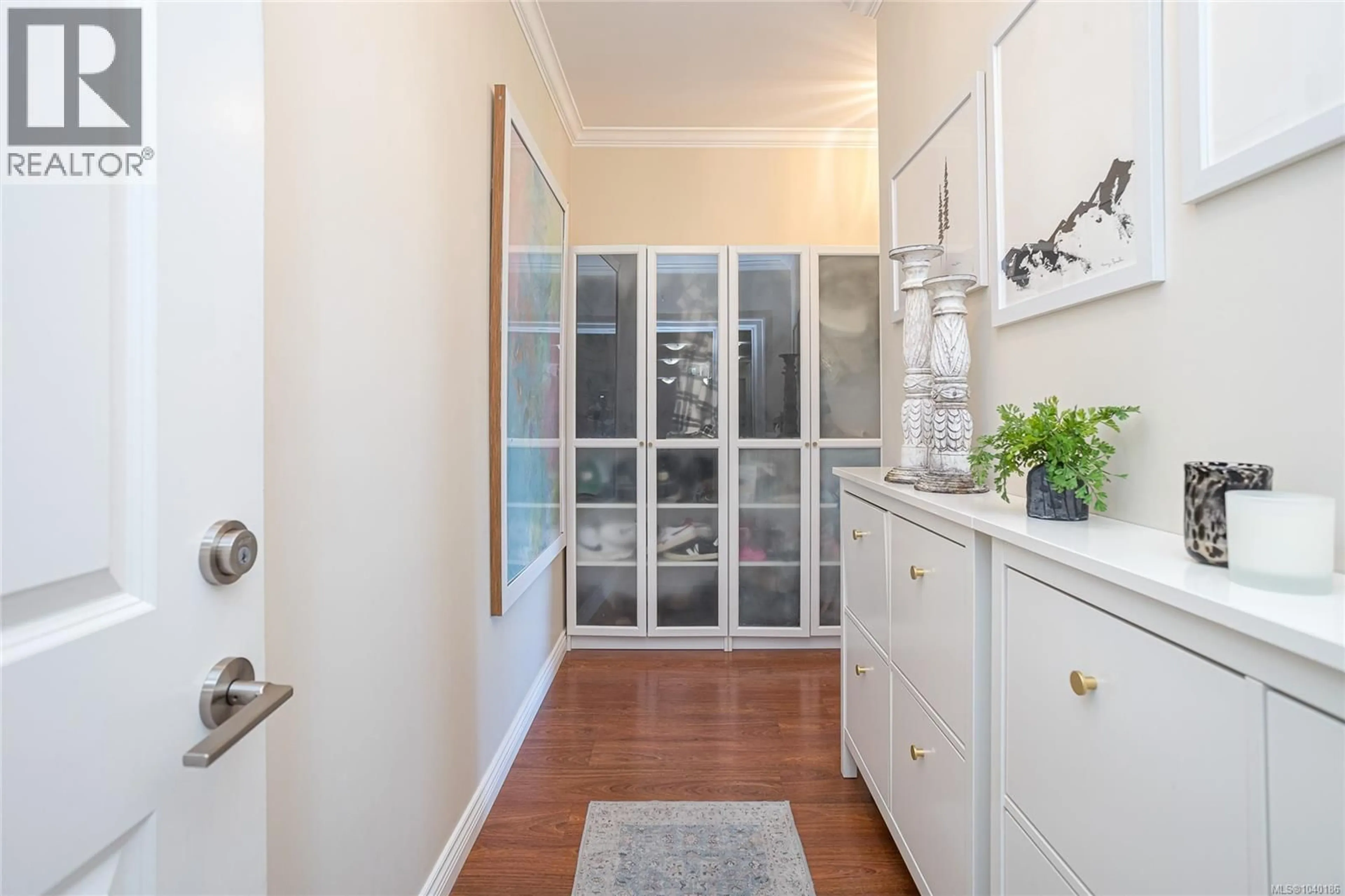Indoor entryway for 308 - 2409 BEVAN AVENUE, Sidney British Columbia V8L0C3
