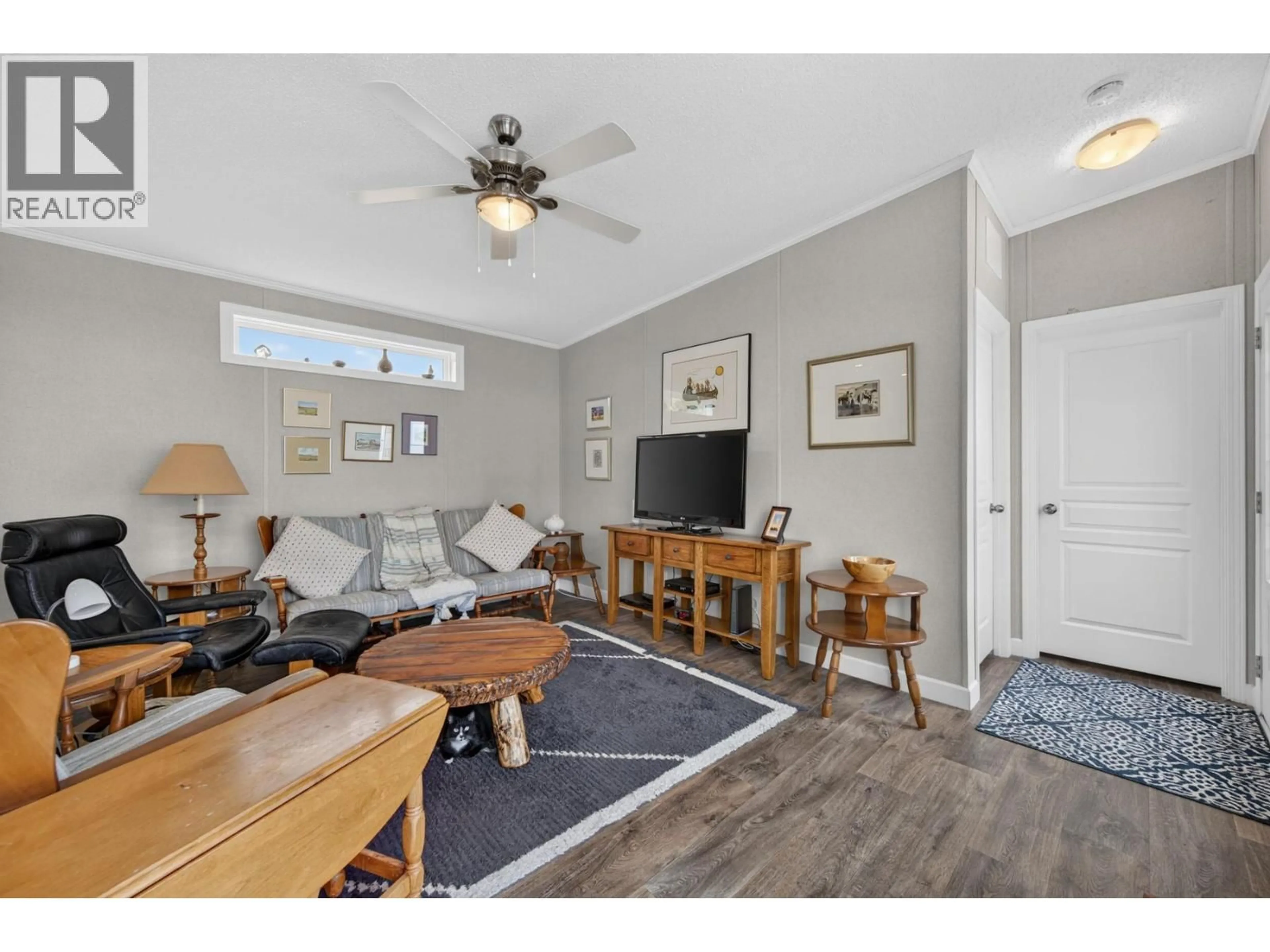 Living room with furniture, wood/laminate floor for 116 - 5005 RIVER ROAD, Pritchard British Columbia V0E2P0