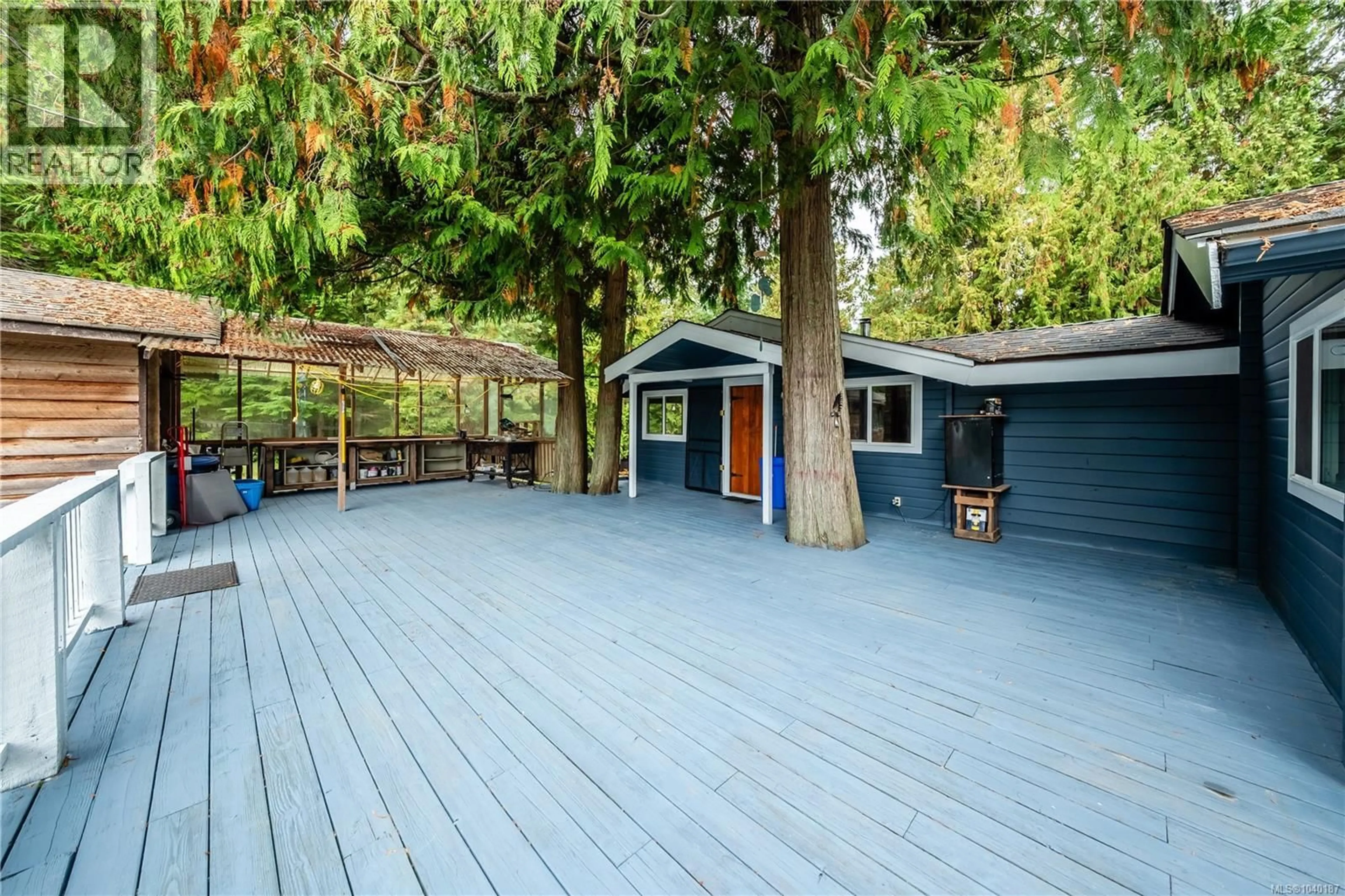 Patio, water/lake/river/ocean view for 336 HEMLOCK AVENUE, Gabriola Island British Columbia V0R1X1