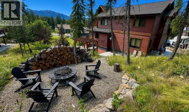 2577 SANDSTONE CIRCLE, Invermere 2