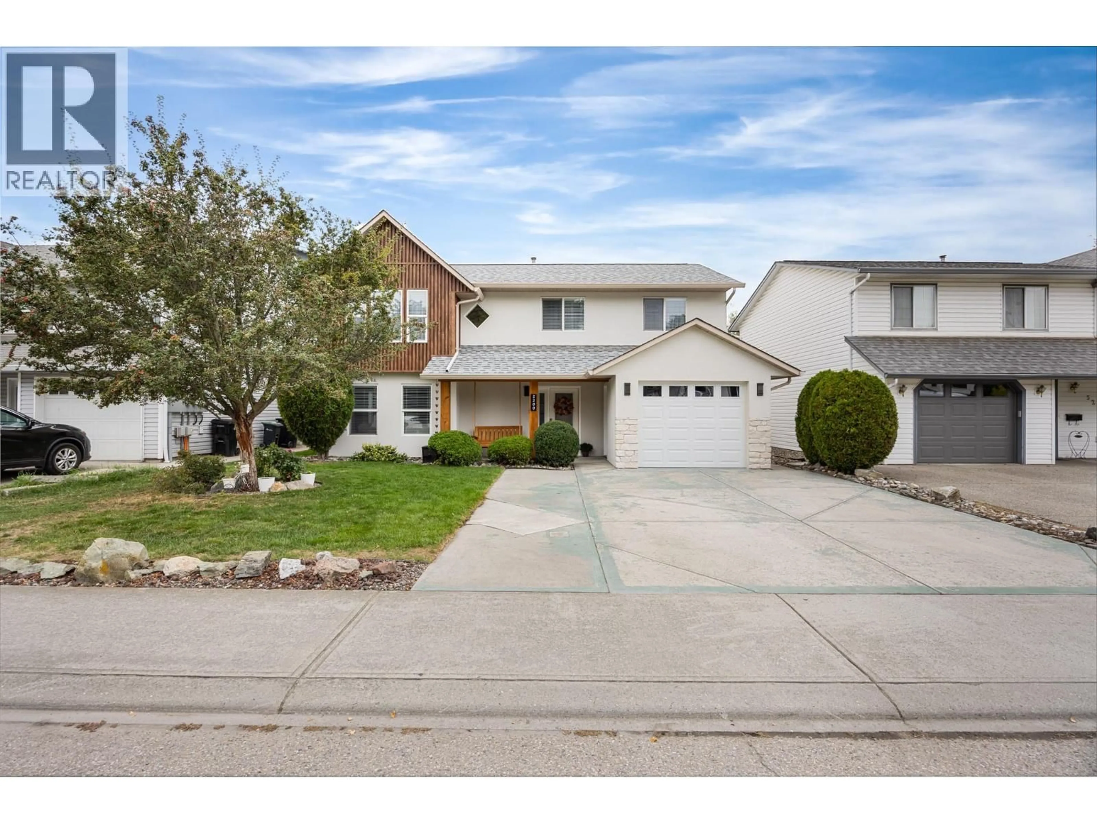 Home with vinyl exterior material, street for 5200 19 STREET, Vernon British Columbia V1t7Y3
