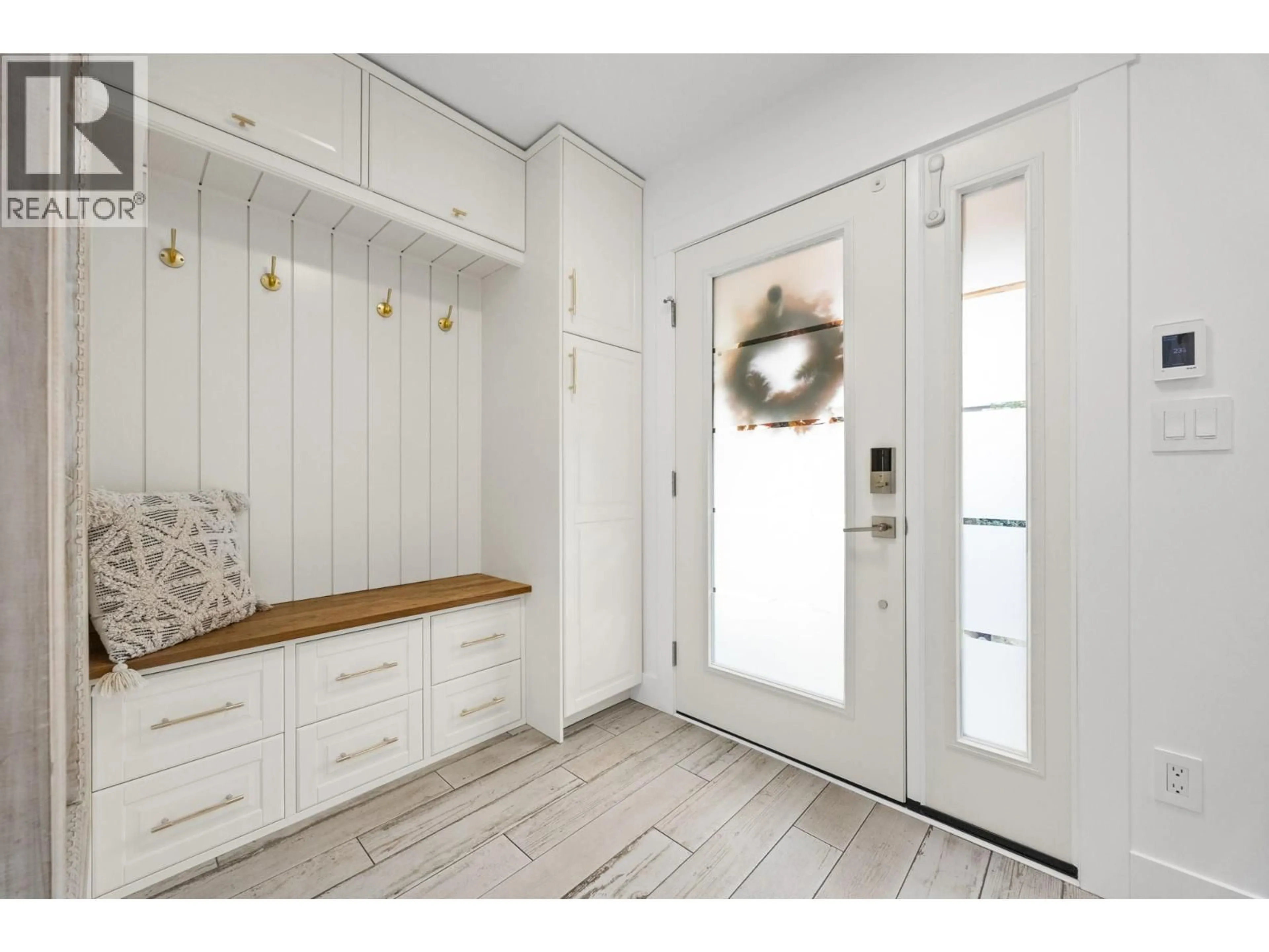 Indoor entryway for 5200 19 STREET, Vernon British Columbia V1t7Y3