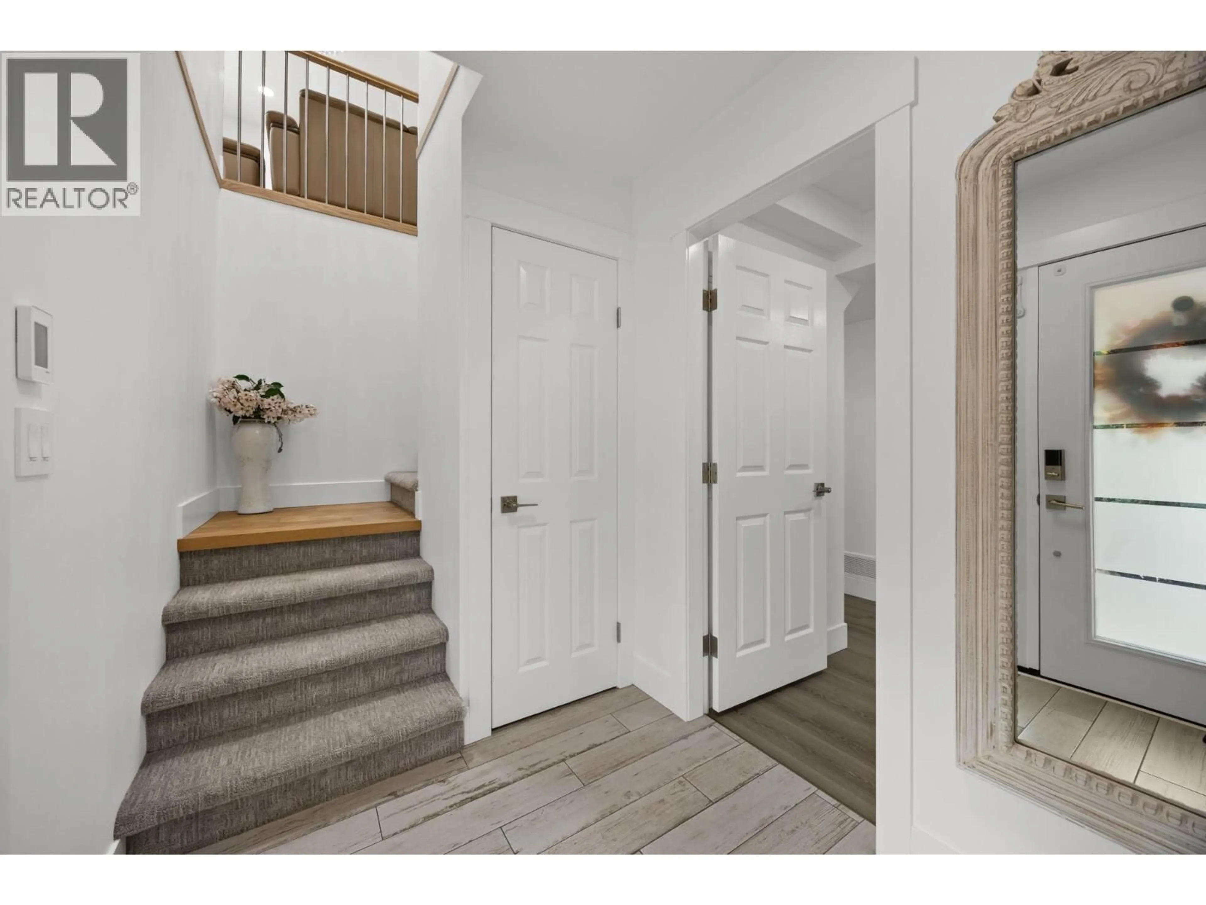 Indoor entryway for 5200 19 STREET, Vernon British Columbia V1t7Y3