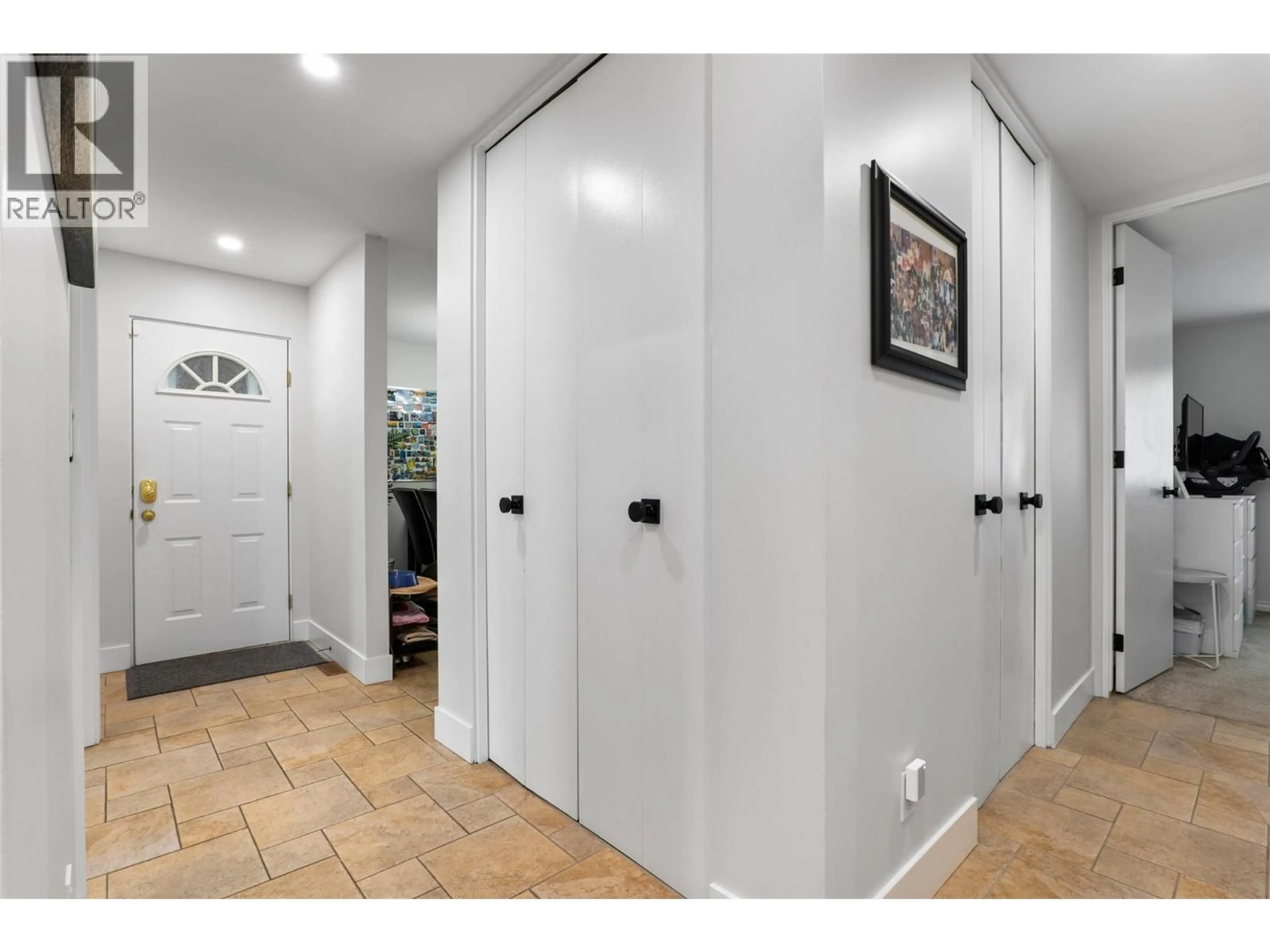 Indoor entryway for 384 ARROWSTONE DRIVE, Kamloops British Columbia V2C1R1