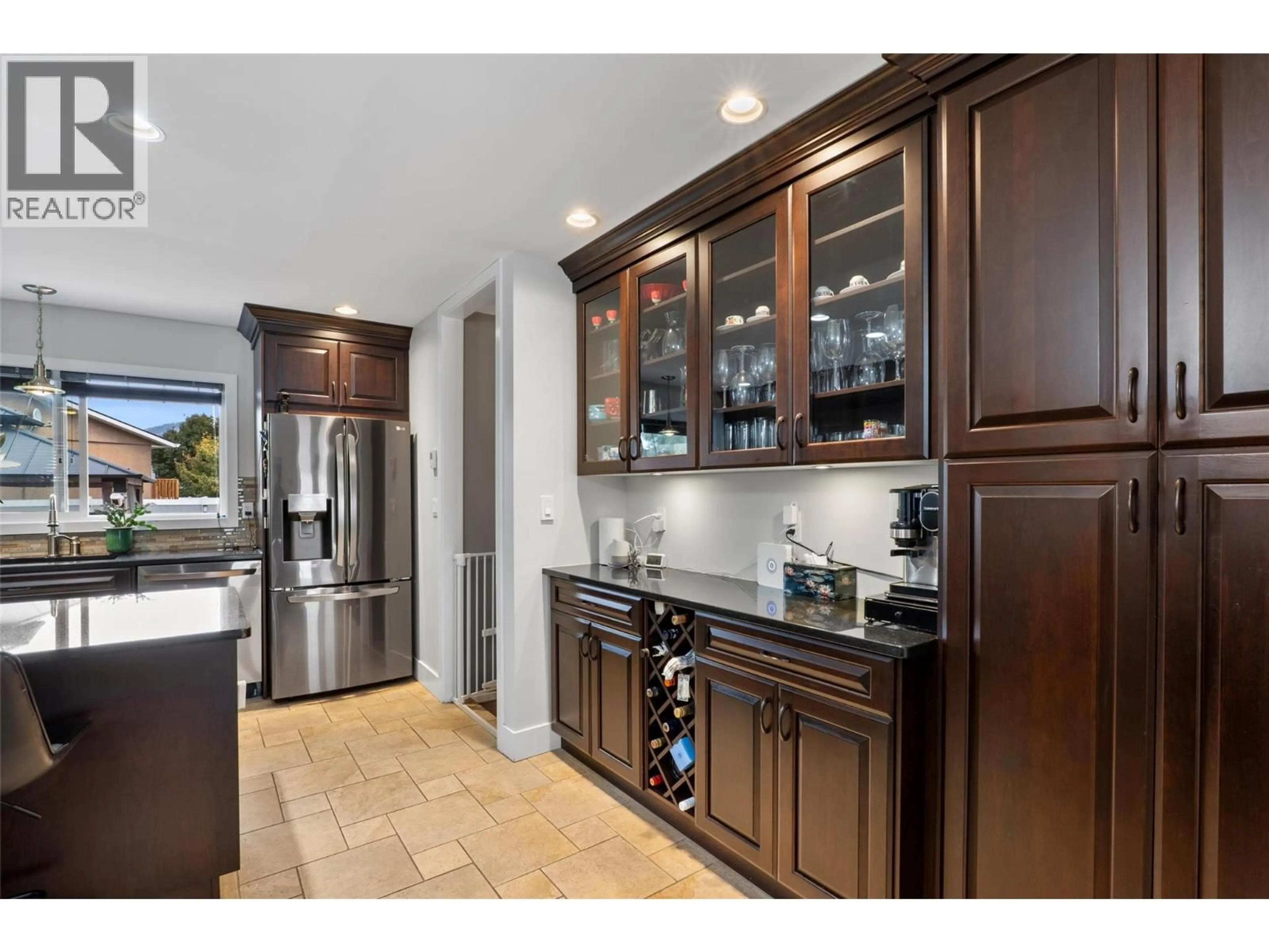 Unknown for 384 ARROWSTONE DRIVE, Kamloops British Columbia V2C1R1