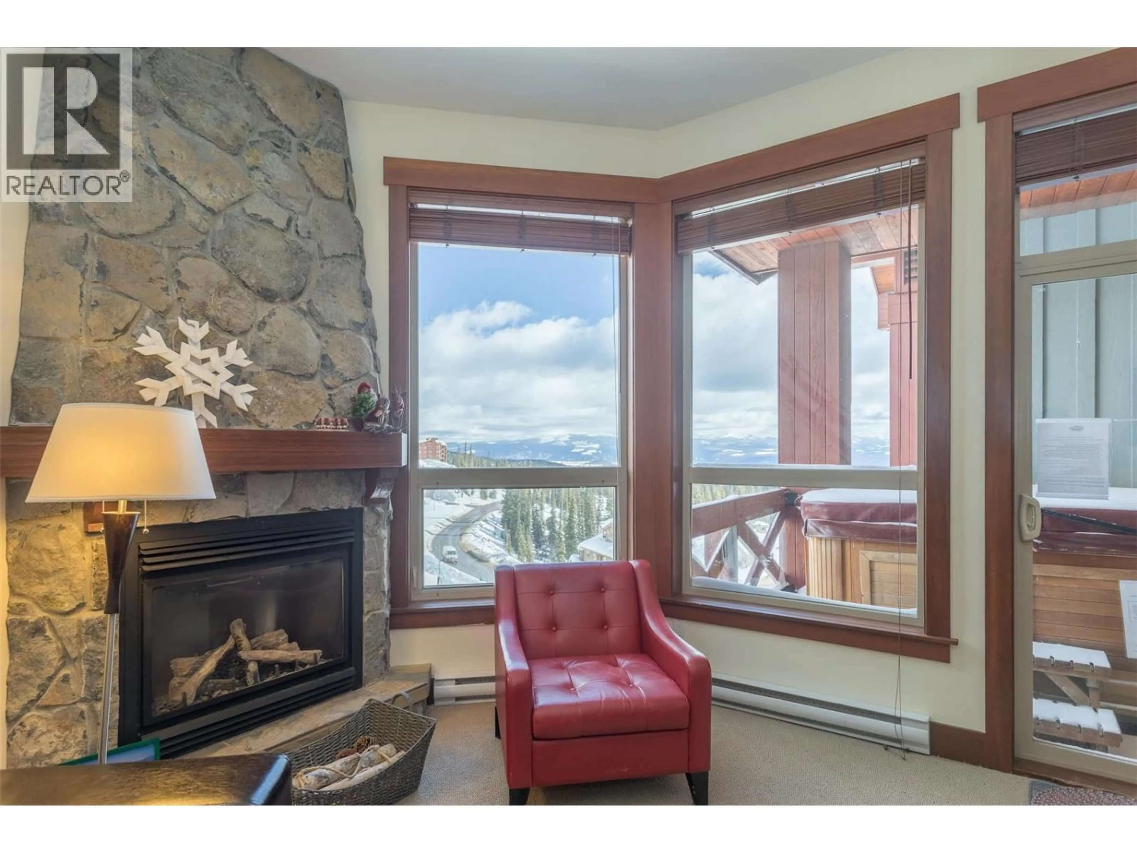Living room with furniture, unknown for 408 - 5255 BIG WHITE ROAD, Big White British Columbia V1P1P3