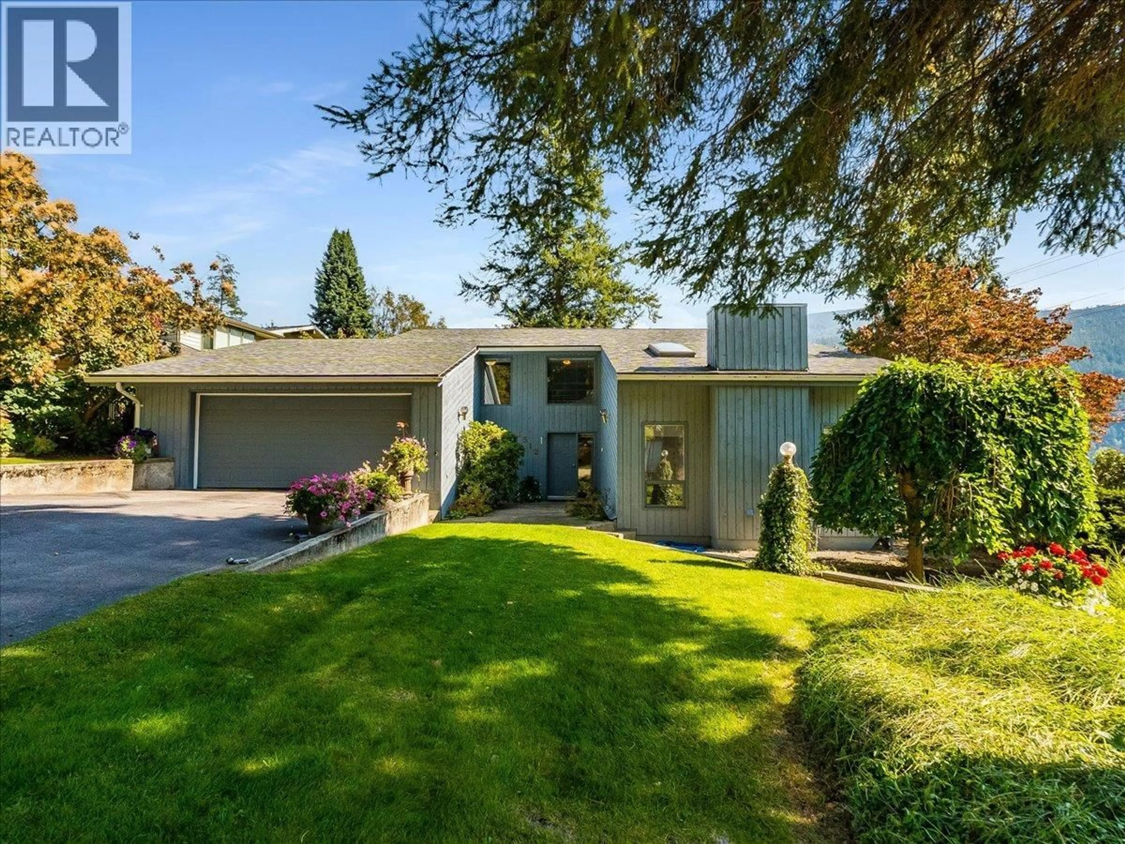 Home with vinyl exterior material, street for 1512 NASOOKIN ROAD, Nelson British Columbia V1L6J6