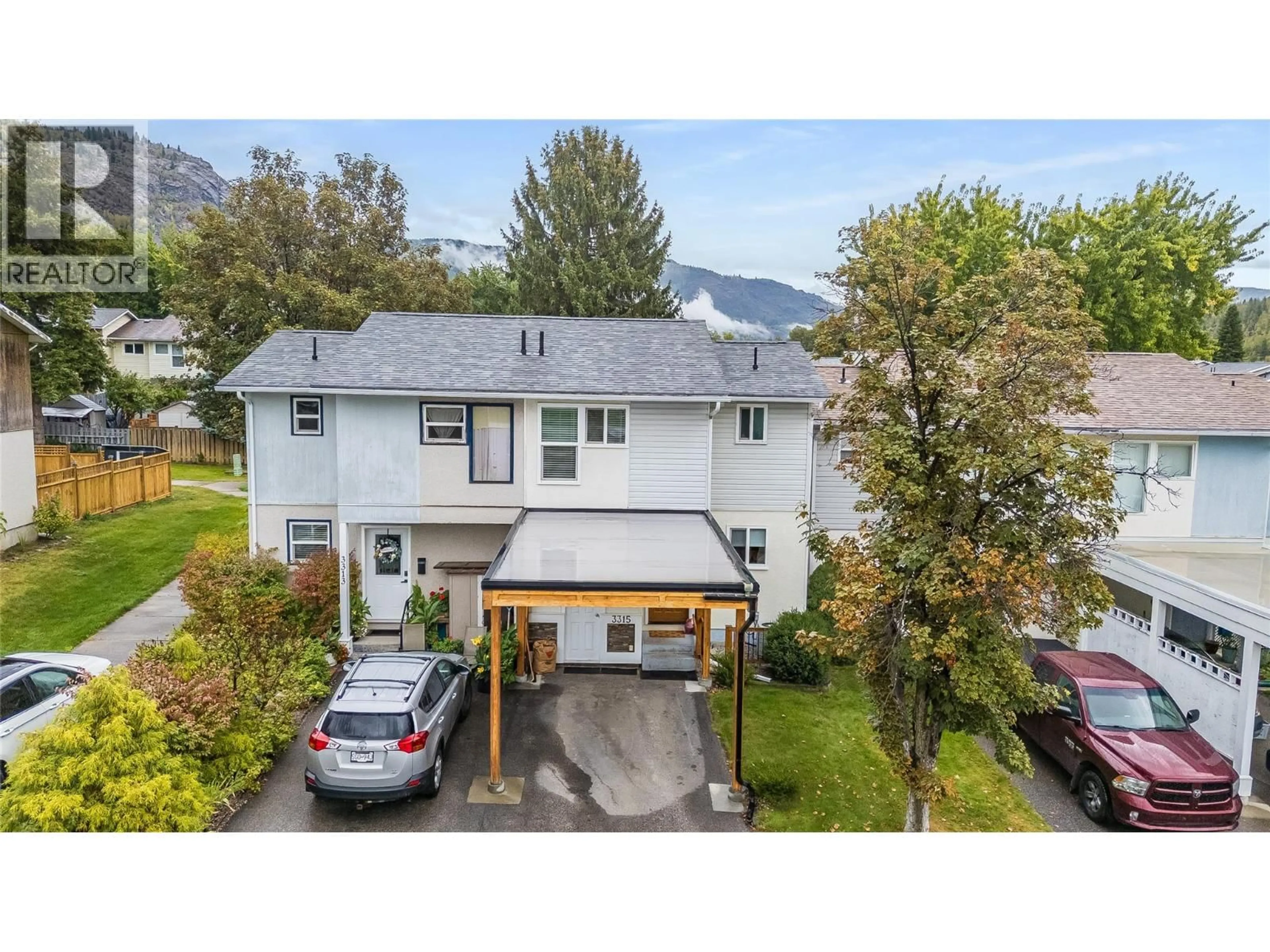 A pic from outside/outdoor area/front of a property/back of a property/a pic from drone, mountain view for 3315 LAUREL CRESCENT, Trail British Columbia V1R4M6