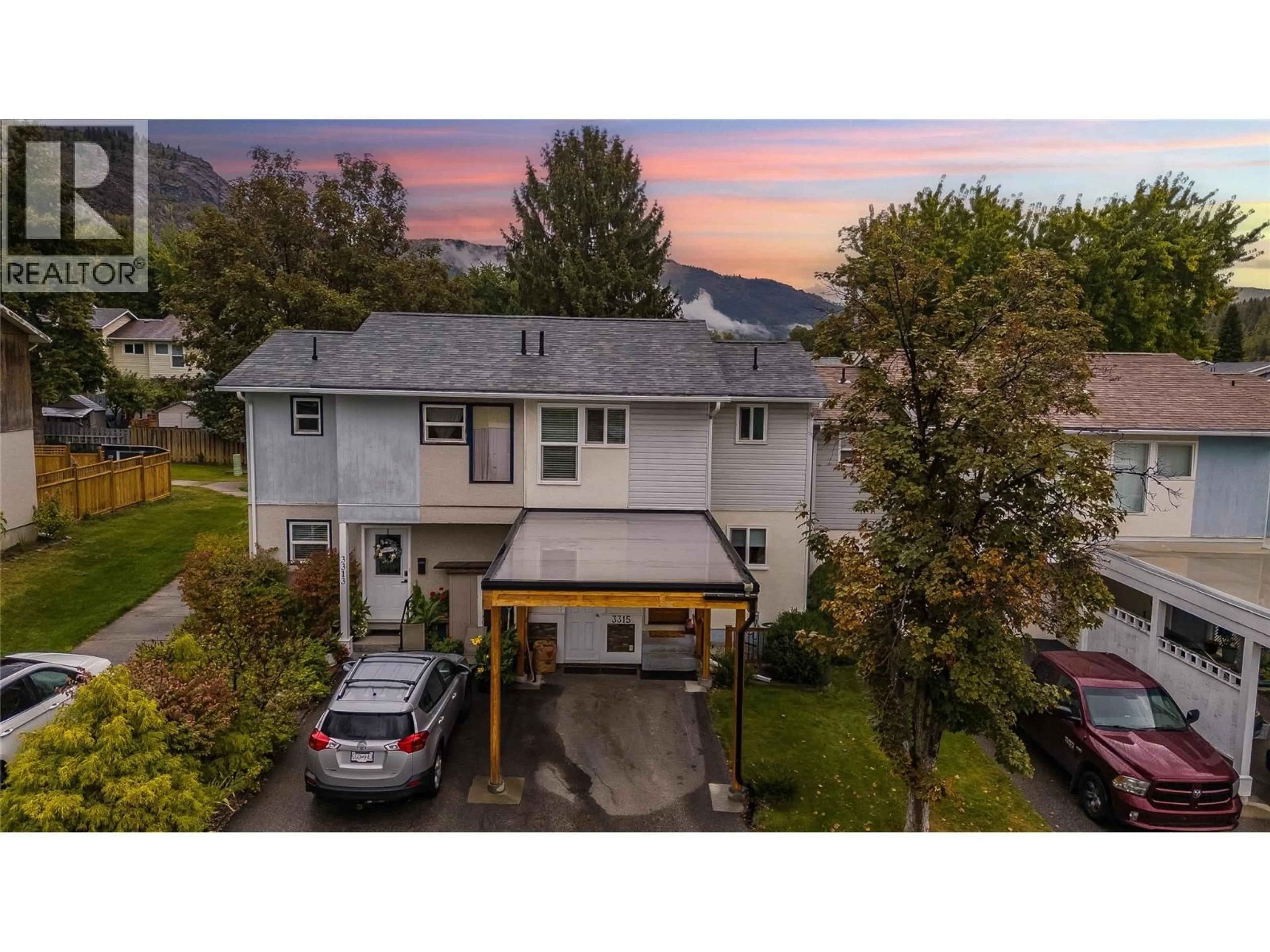 A pic from outside/outdoor area/front of a property/back of a property/a pic from drone, mountain view for 3315 LAUREL CRESCENT, Trail British Columbia V1R4M6
