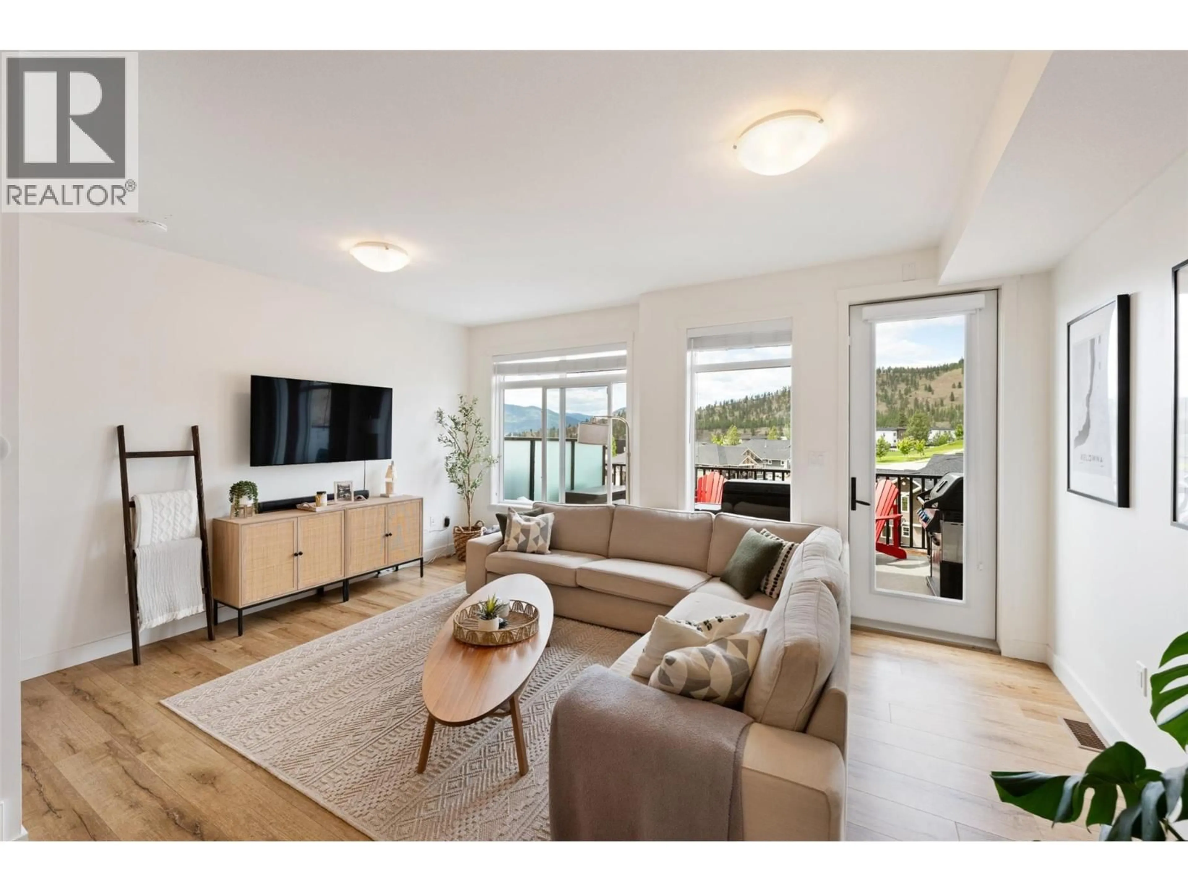 Living room with furniture, wood/laminate floor for 118 - 1115 HOLDEN ROAD, Penticton British Columbia V2A0B7
