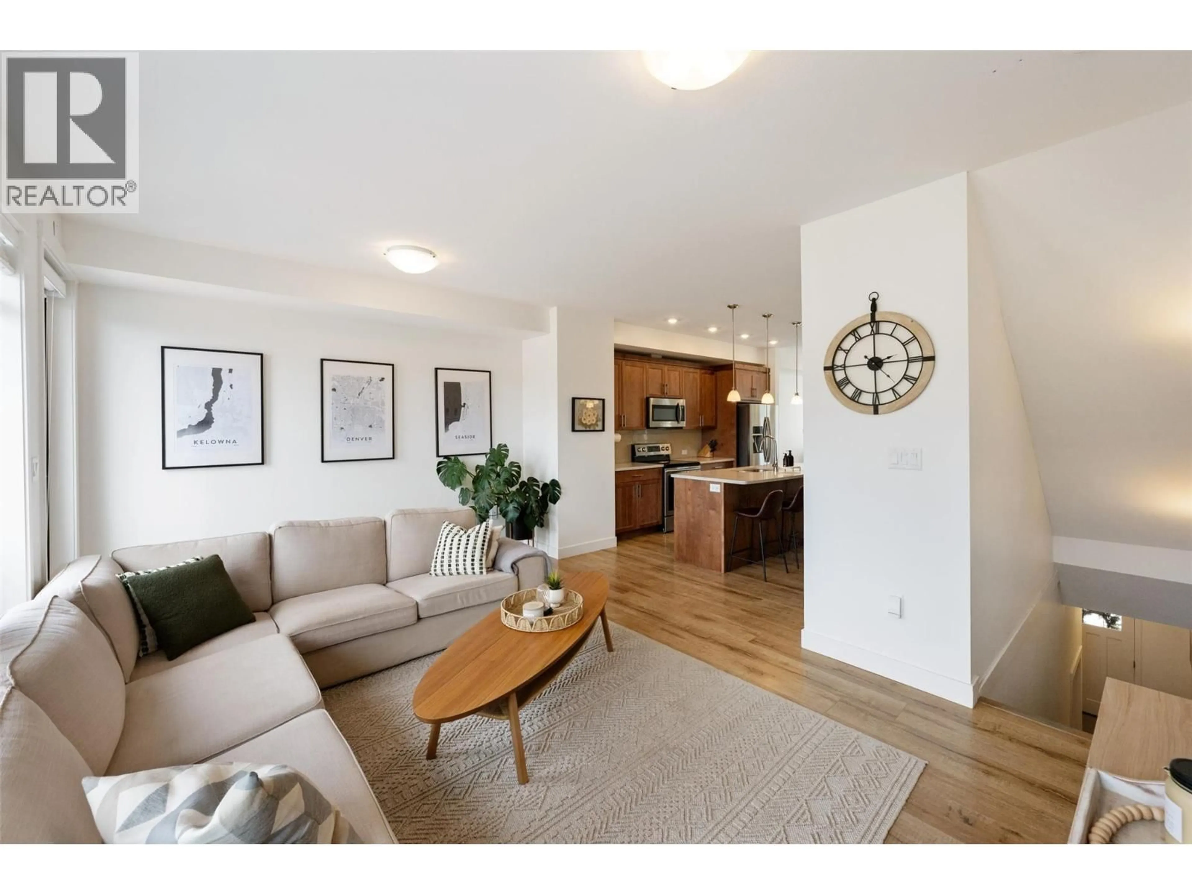 Living room with furniture, wood/laminate floor for 118 - 1115 HOLDEN ROAD, Penticton British Columbia V2A0B7