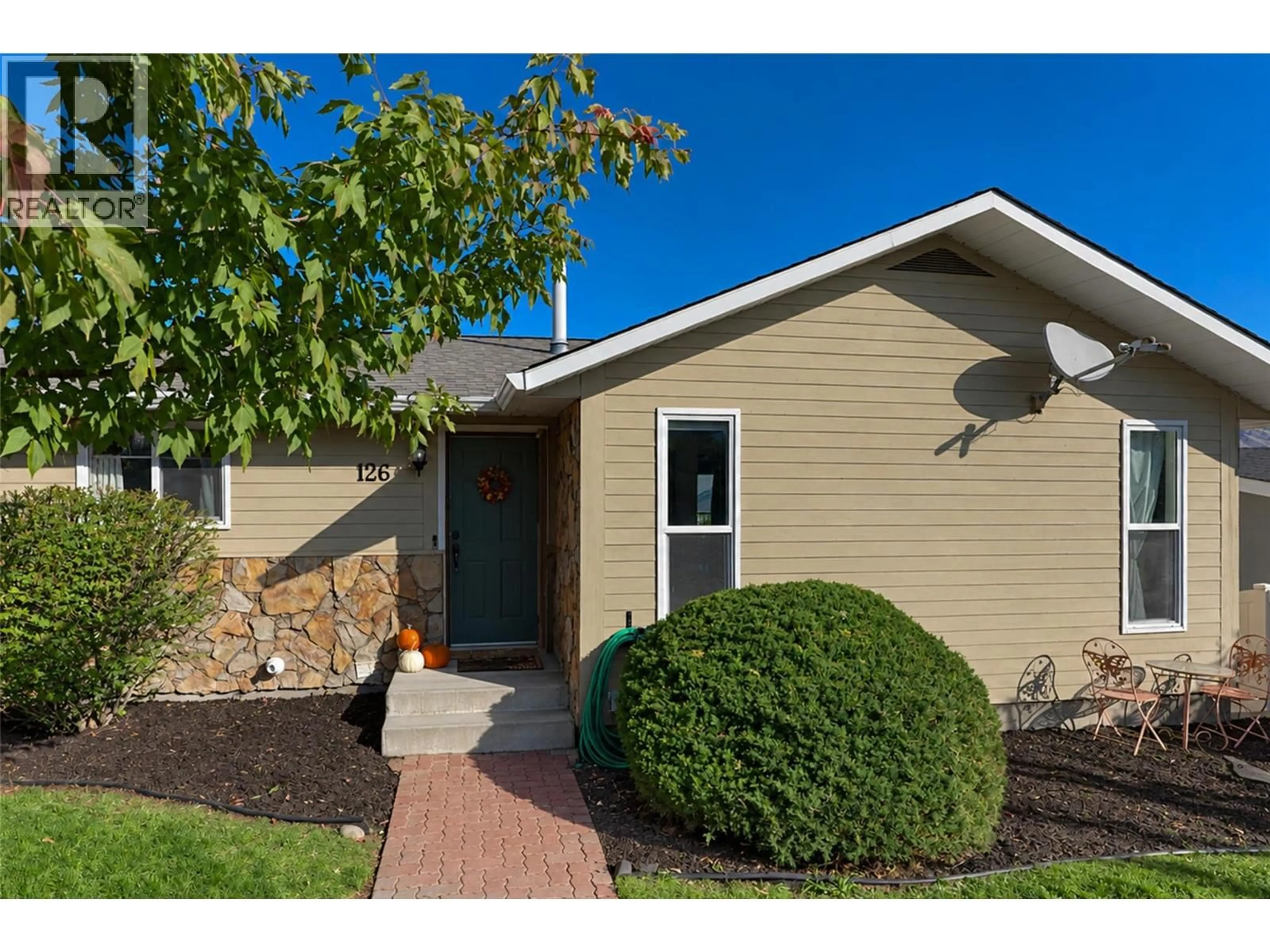 Home with vinyl exterior material, street for 126 BESTWICK DRIVE, Kamloops British Columbia V2C1M7