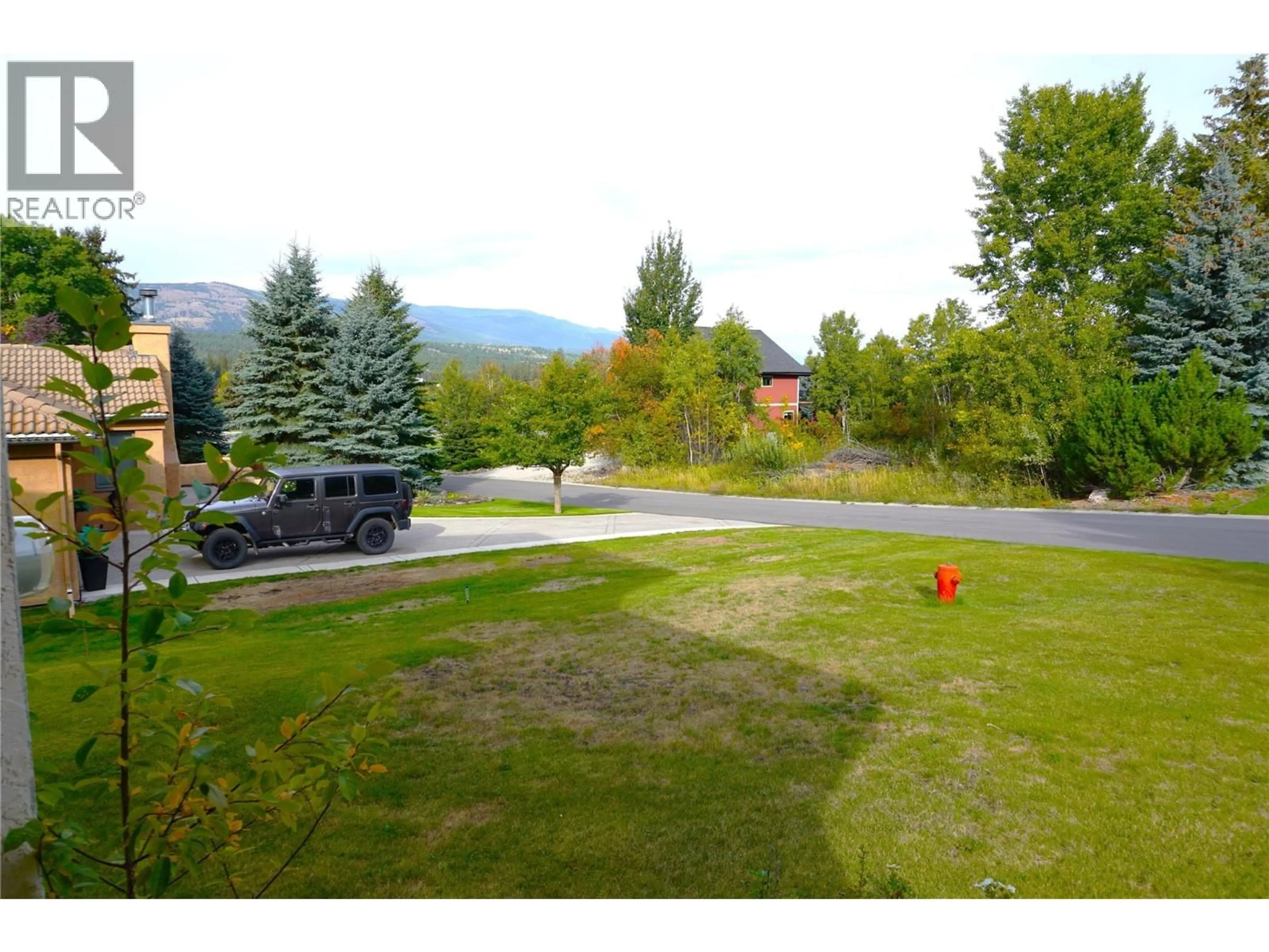 A pic from outside/outdoor area/front of a property/back of a property/a pic from drone, mountain view for 5121 RIVERVIEW CRESCENT, Fairmont Hot Springs British Columbia V0B1L1