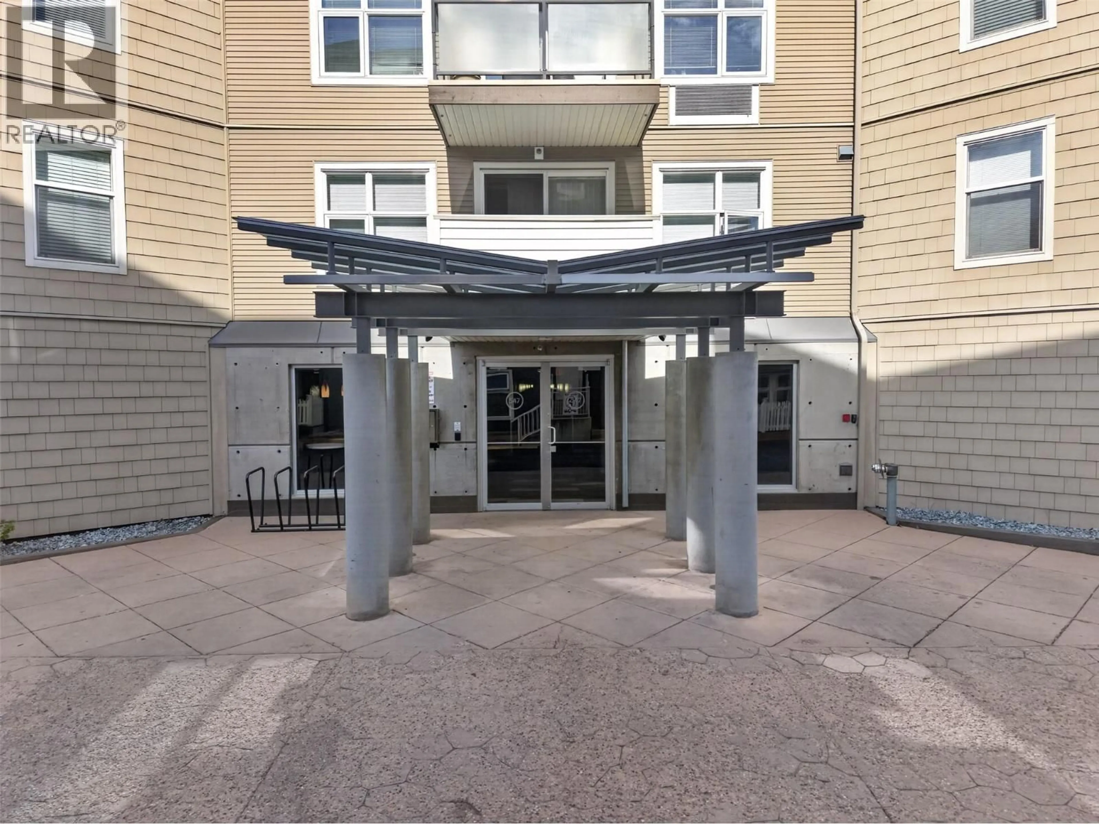 Indoor foyer for 211 - 547 YATES ROAD, Kelowna British Columbia V4V1V1