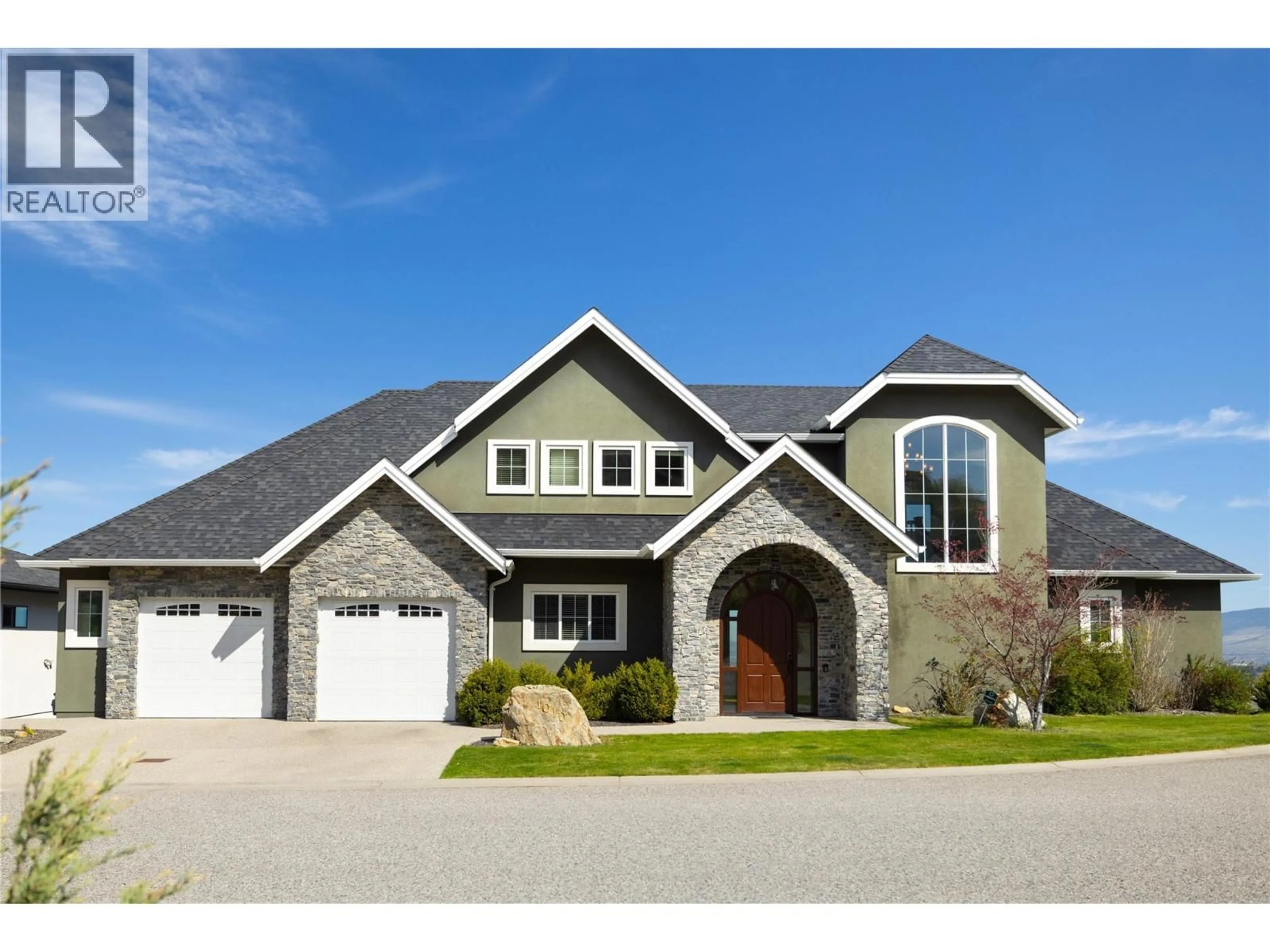 Home with vinyl exterior material, street for 1010 LAMONT COURT, Kelowna British Columbia V1W5J1